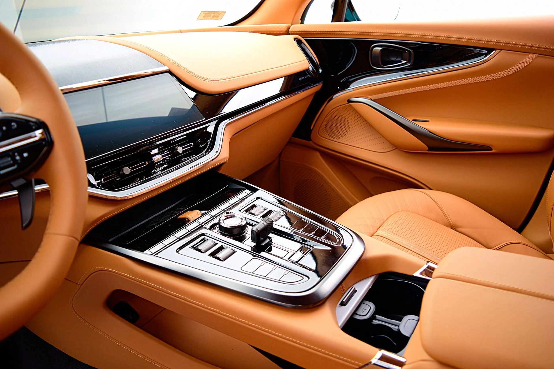 mph026_2307341017_New_2025_Aston_Martin_DBX_707_a1d7dc7fbf