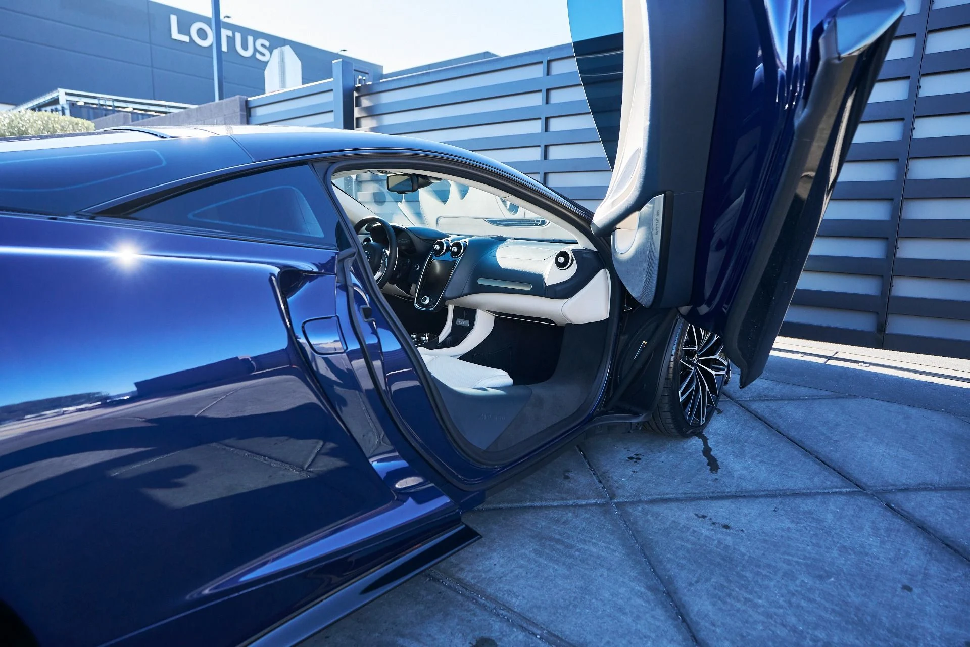 mph026_232772354_Used_2022_Mc_Laren_GT_Base_1765245112_1e38ba5aca