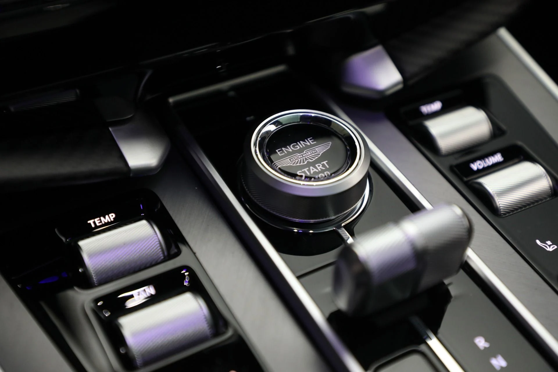 mph026_2333361529_New_2025_Aston_Martin_Vanquish_e04a392e68
