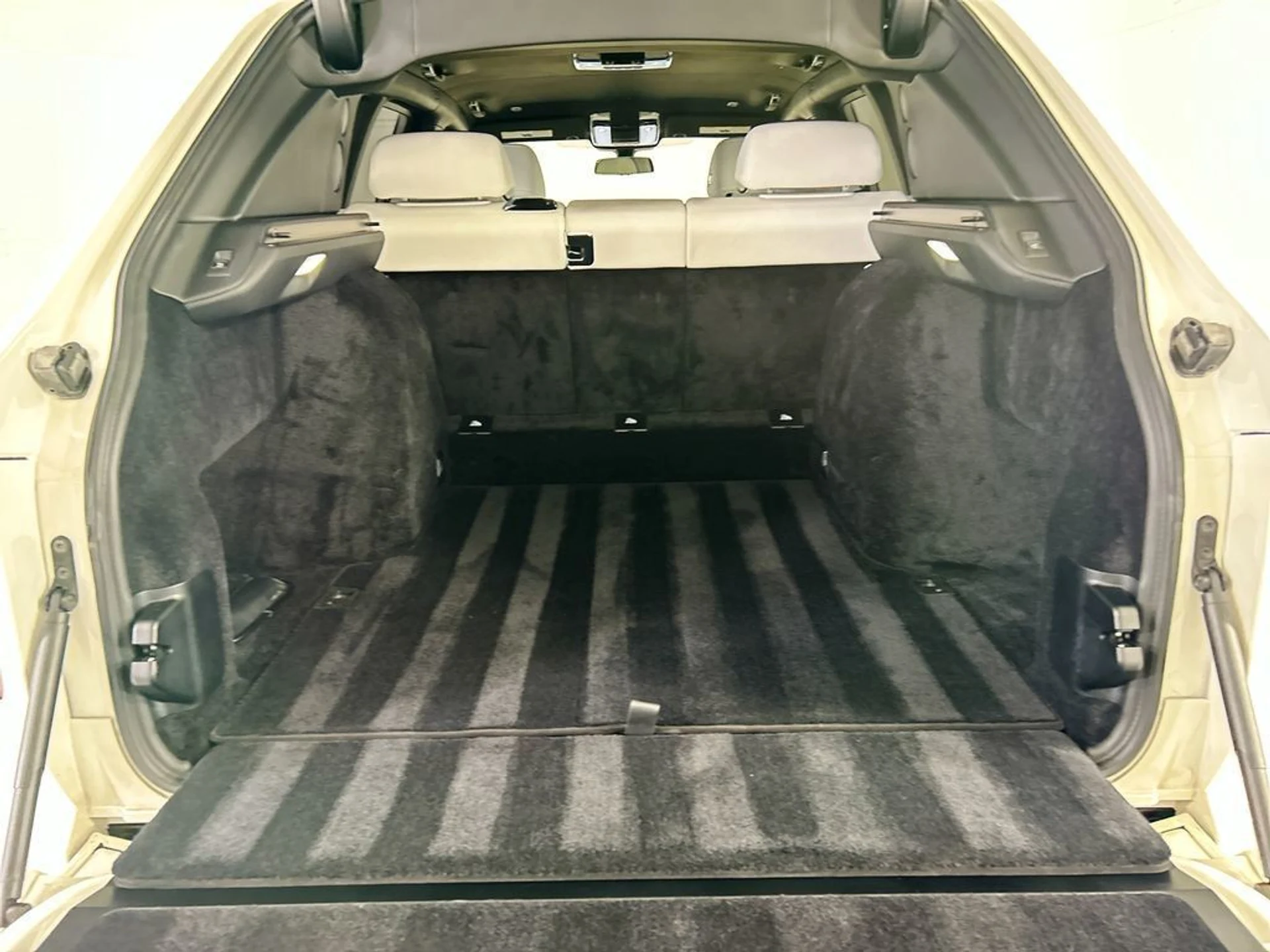 mph026_2340481590_used_2021_rolls_royce_cullinan_sportutility_8119_23020576_27_1024_73809df431