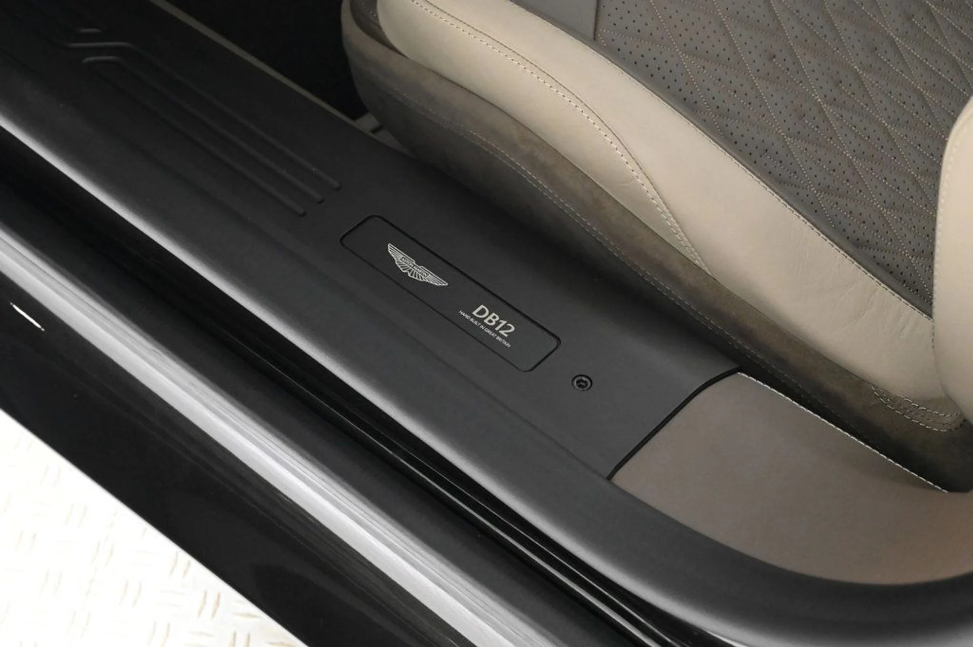 mph026_2346206010_new_2026_aston_martin_db12_11350_22928535_26_1024_ec6dec4be0