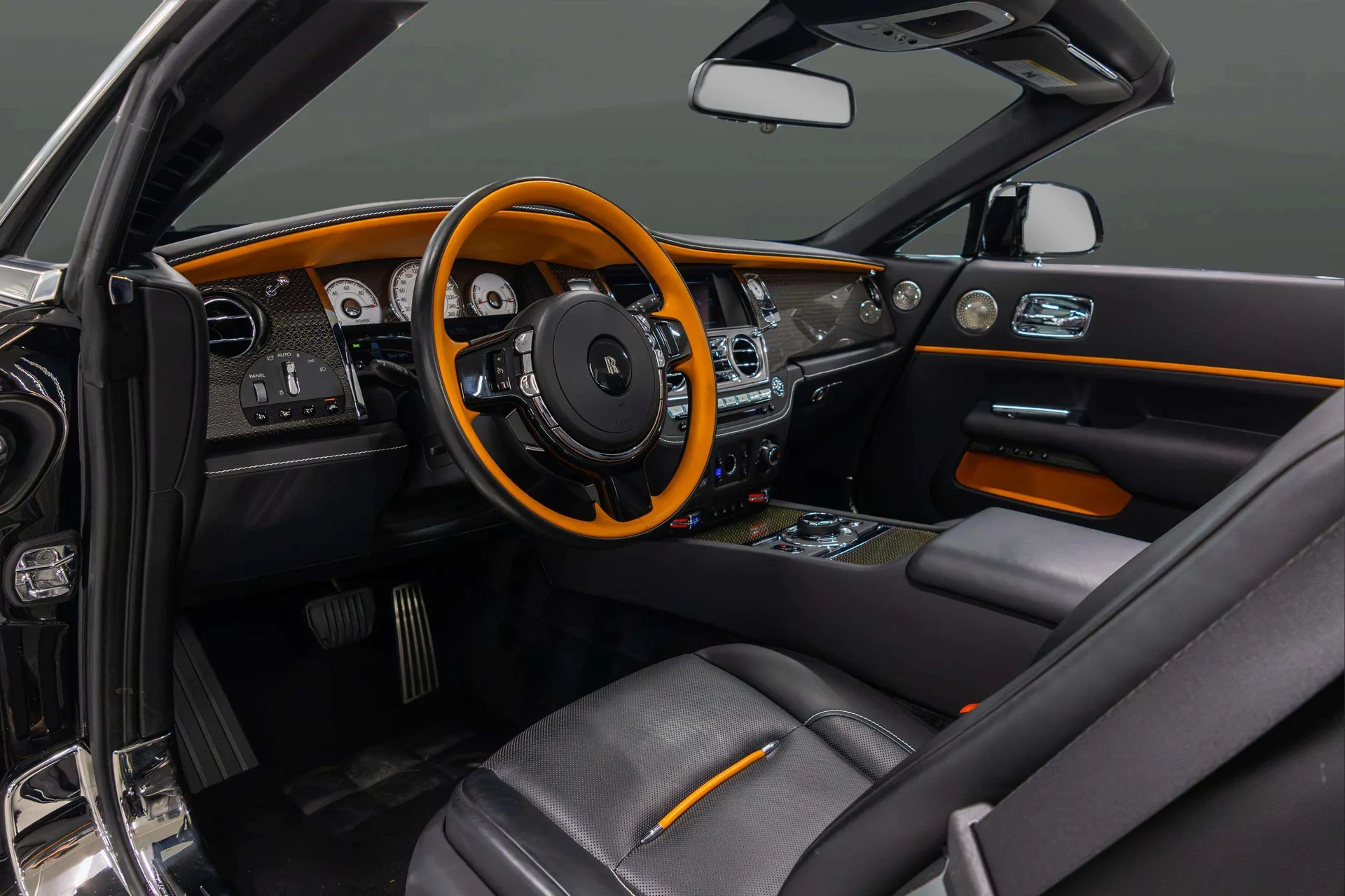 mph026_2346877833_7215afd8_24c4_4951_98fe_5b7483085513_201920_Rolls_Royce20_Black20_Badge20_Dawn2028_SCA_666_D55_KU_11584429_26_e1ce79cc3a