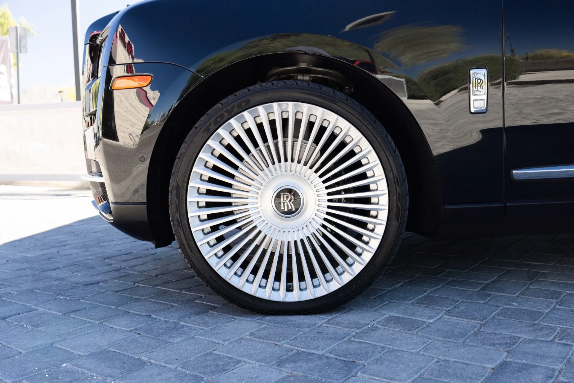 mph026_2351916336_Used_2021_Rolls_Royce_Cullinan_1774297263_e4471210fa