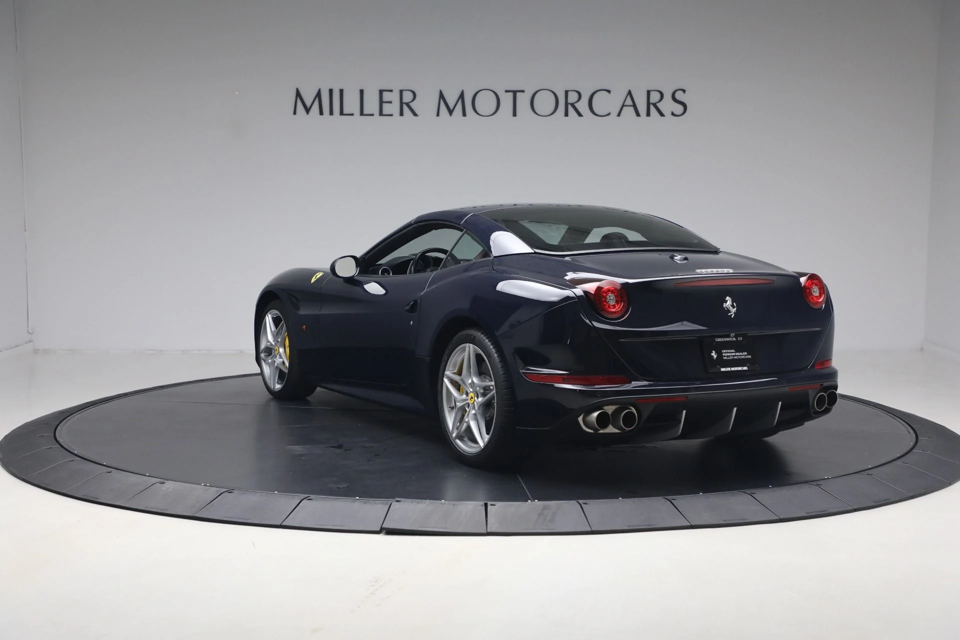 mph026_2356223955_Used_2016_Ferrari_California_T_1779313485_9690f3ba50