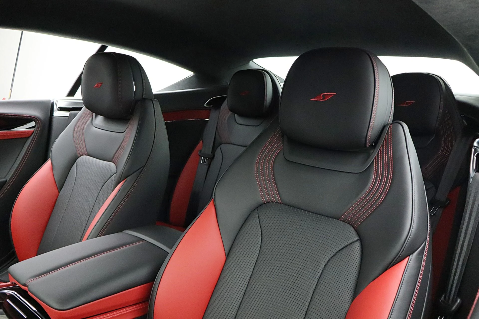 mph026_2370112856_New_2026_BENTLEY_CONTINENTAL_GT_S_148f4f3a80
