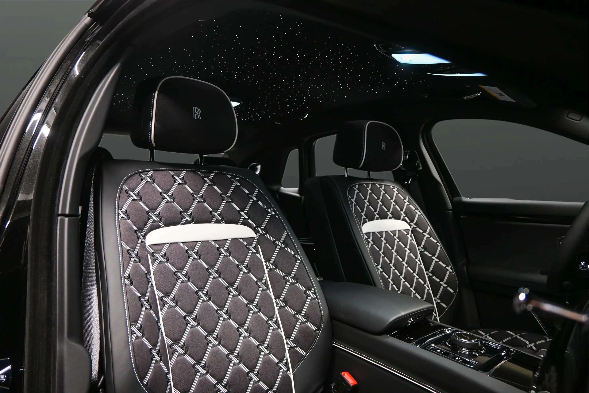 mph026_2371306095_c2ee617b_cc8e_44be_add1_818f4b4084ee_202520_Rolls_Royce20_Ghost20282501629_26_ce382ed2e7
