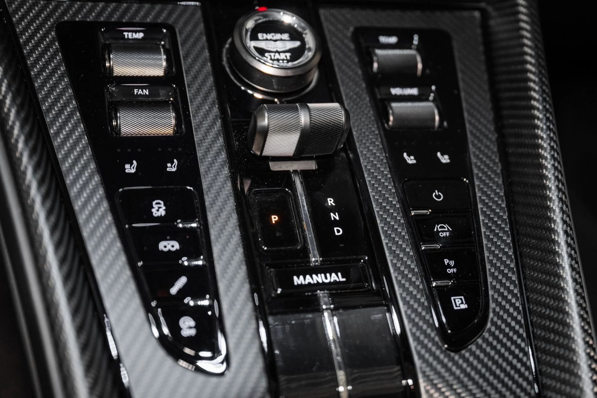 mph026_2381055689_Used_2025_Aston_Martin_DB_12_Coupe_1742566094_35536eeb34