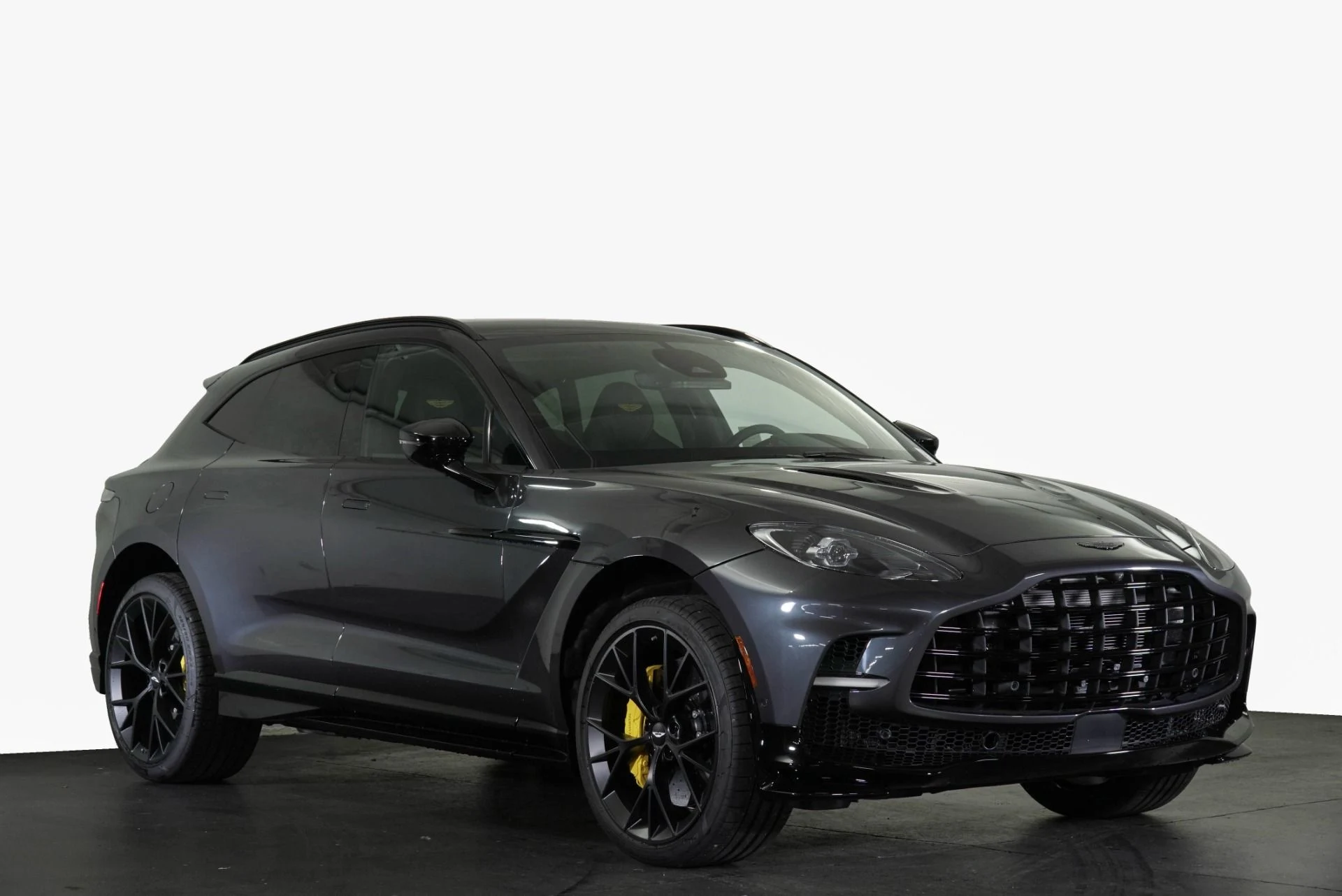 mph026_2383412514_New_2026_Aston_Martin_DBX_707_1771009088_21118e6fd1