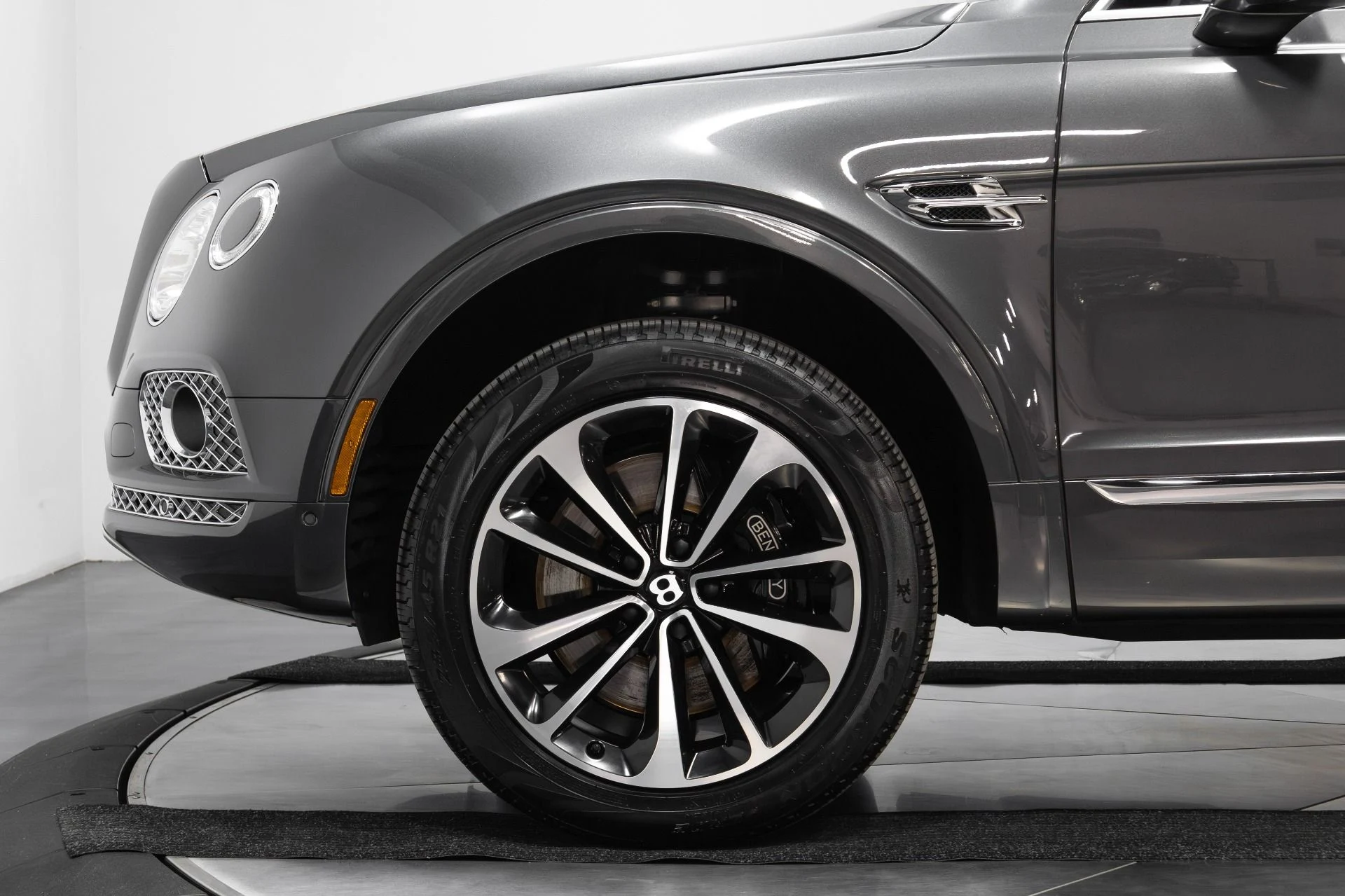 mph026_2389067949_Used_2017_Bentley_Bentayga_W12_1763489562_bb7398a8c0