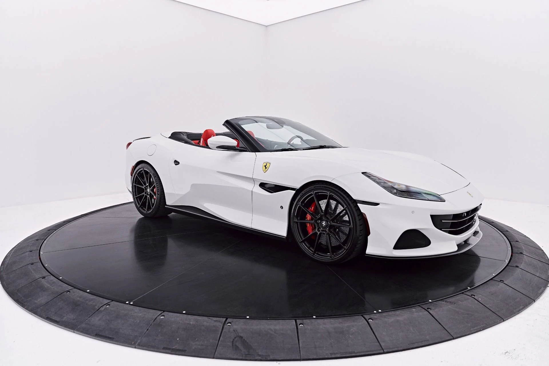 mph026_2391735964_Used_2022_Ferrari_Portofino_M_Base_1785971819_1a180bd8bd