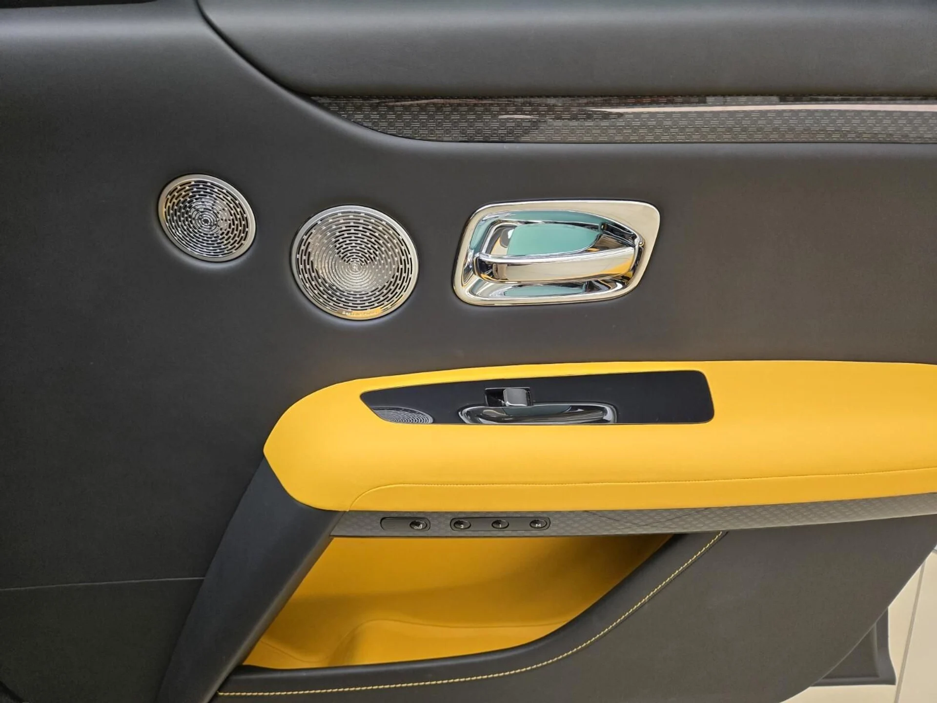 mph026_2393221332_Used_2022_Rolls_Royce_Ghost_Black_Badge_1770187639_170b68af3c