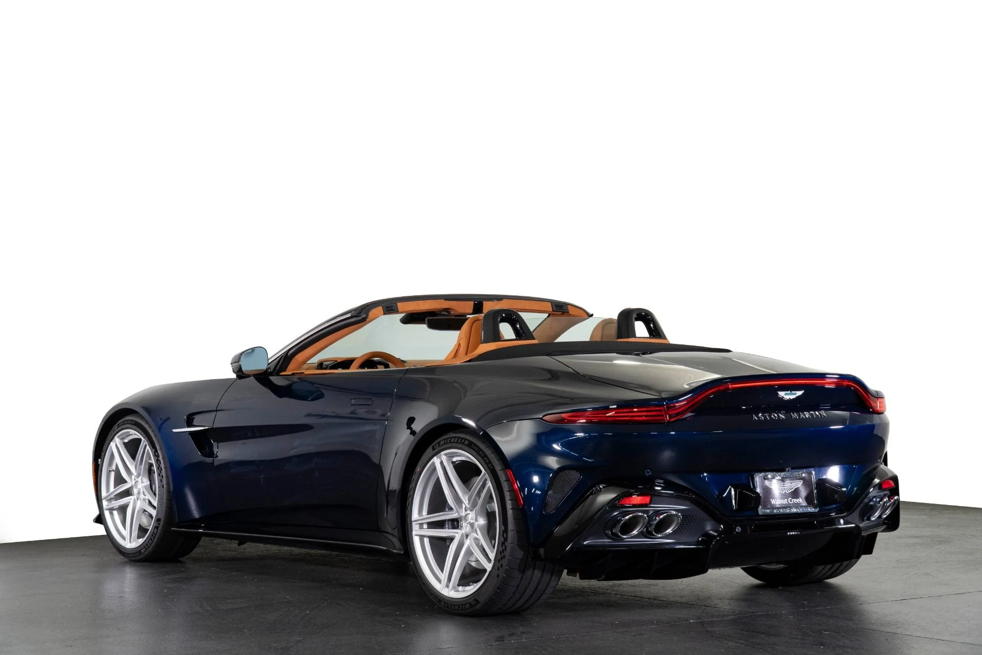 mph026_2398776503_New_2026_Aston_Martin_Vantage_1777652396_d641f2f896