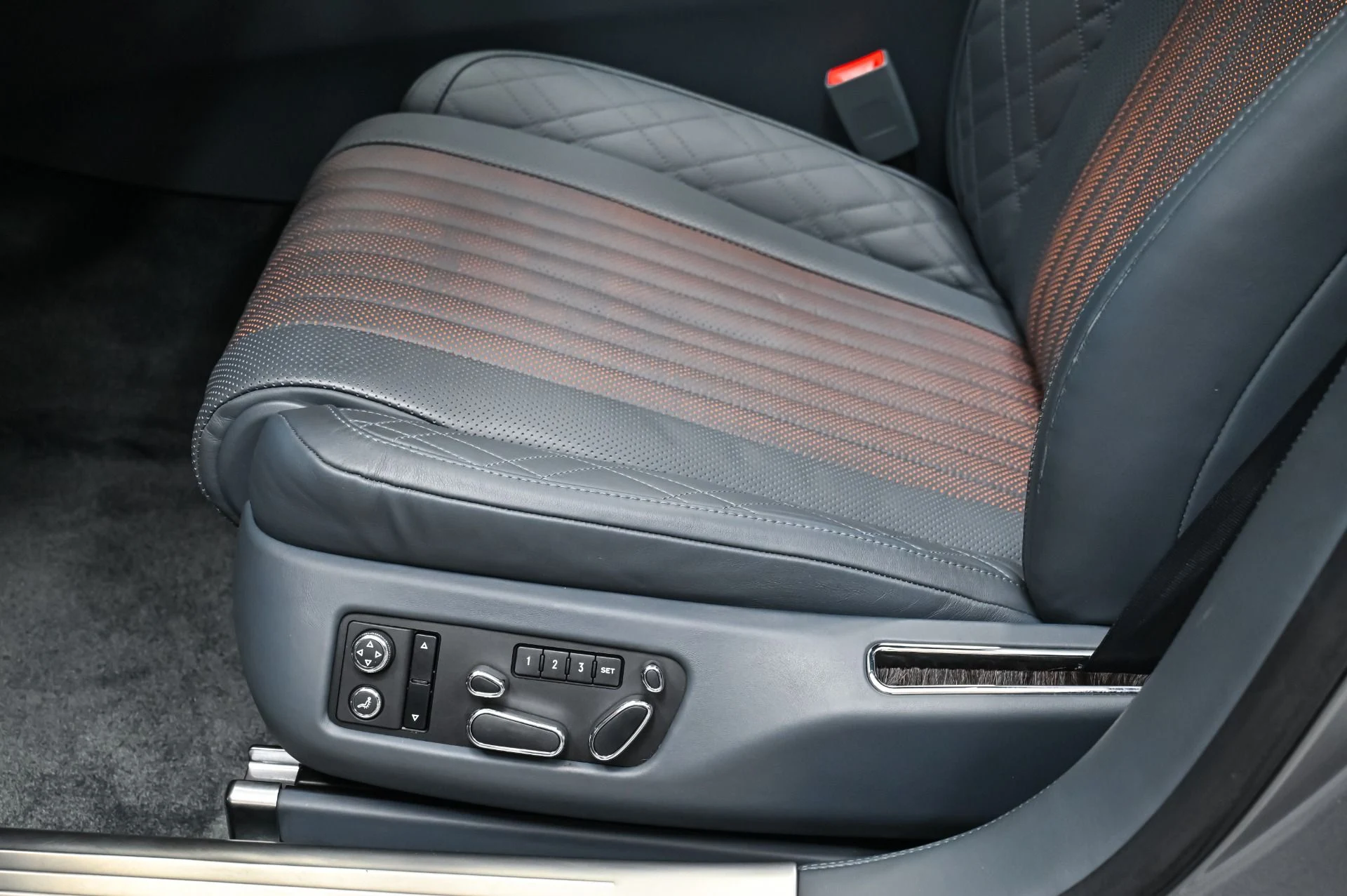 mph026_2399079884_Used_2018_Bentley_Flying_Spur_V8_S_1754506017_ba0e422a54
