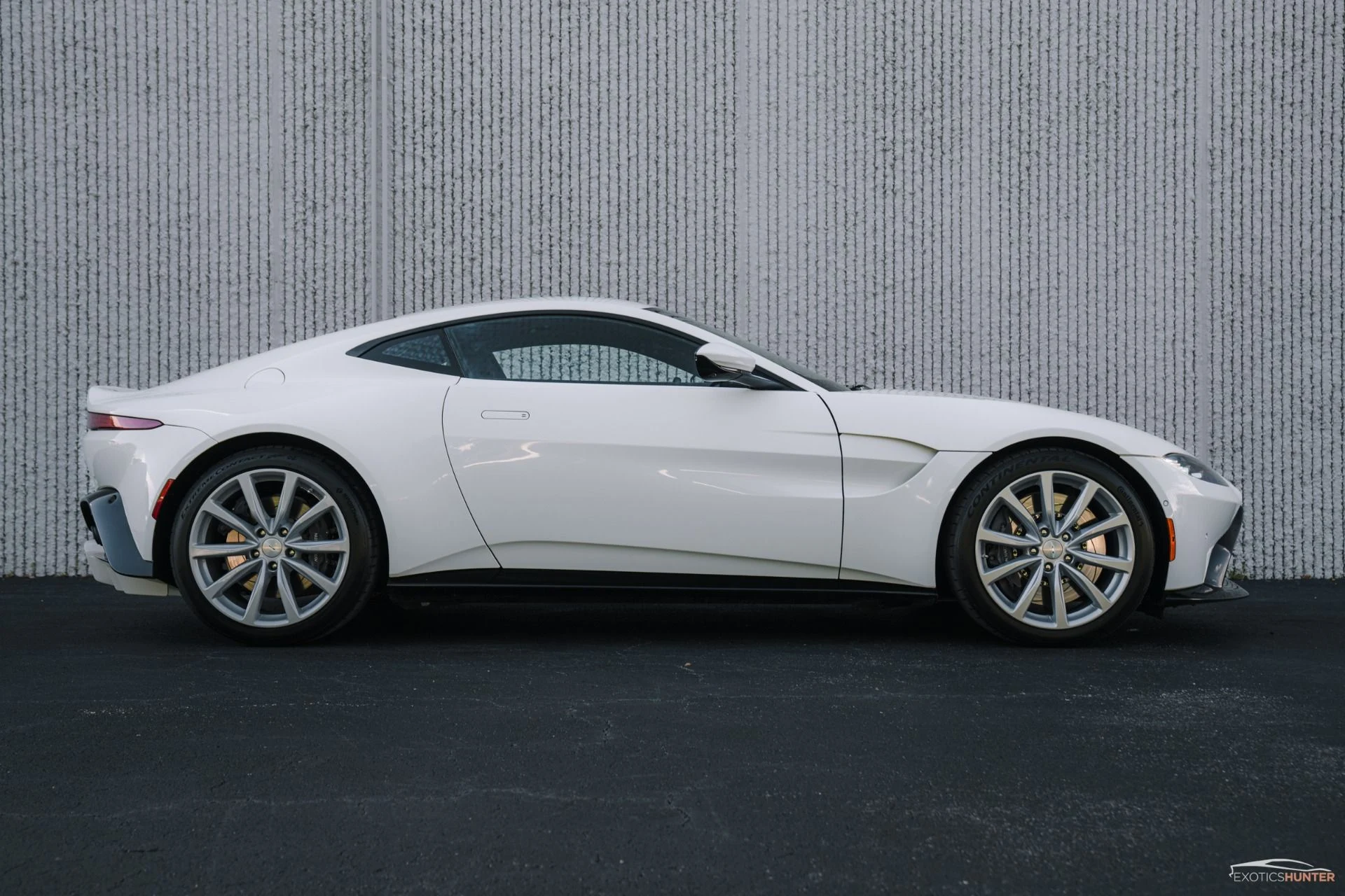 mph026_2401516312_Used_2020_Aston_Martin_Vantage_1756168536_0e39cf98f7