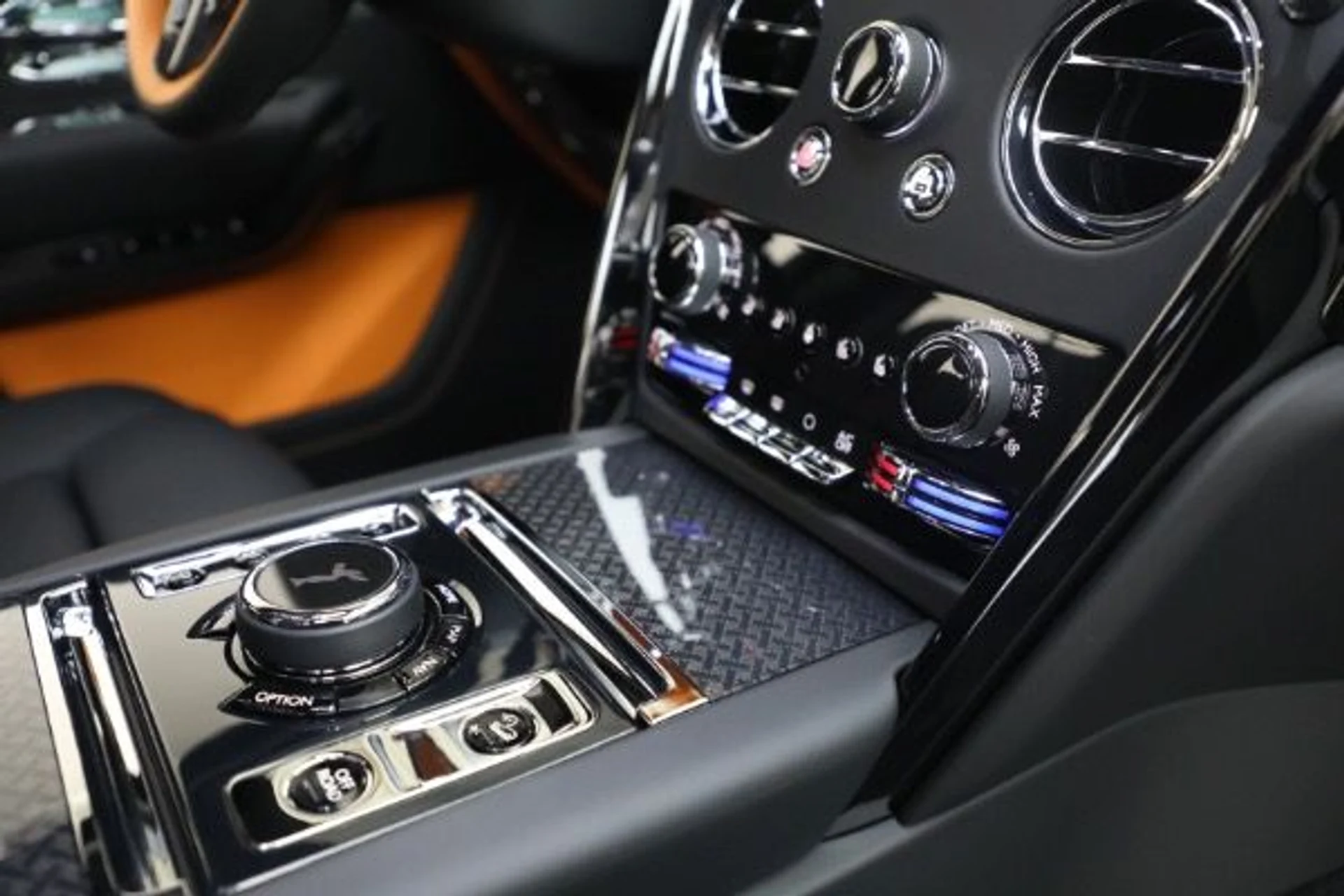 mph026_2405920349_New_2026_Rolls_Royce_Black_Badge_Cullinan_24d69c602a