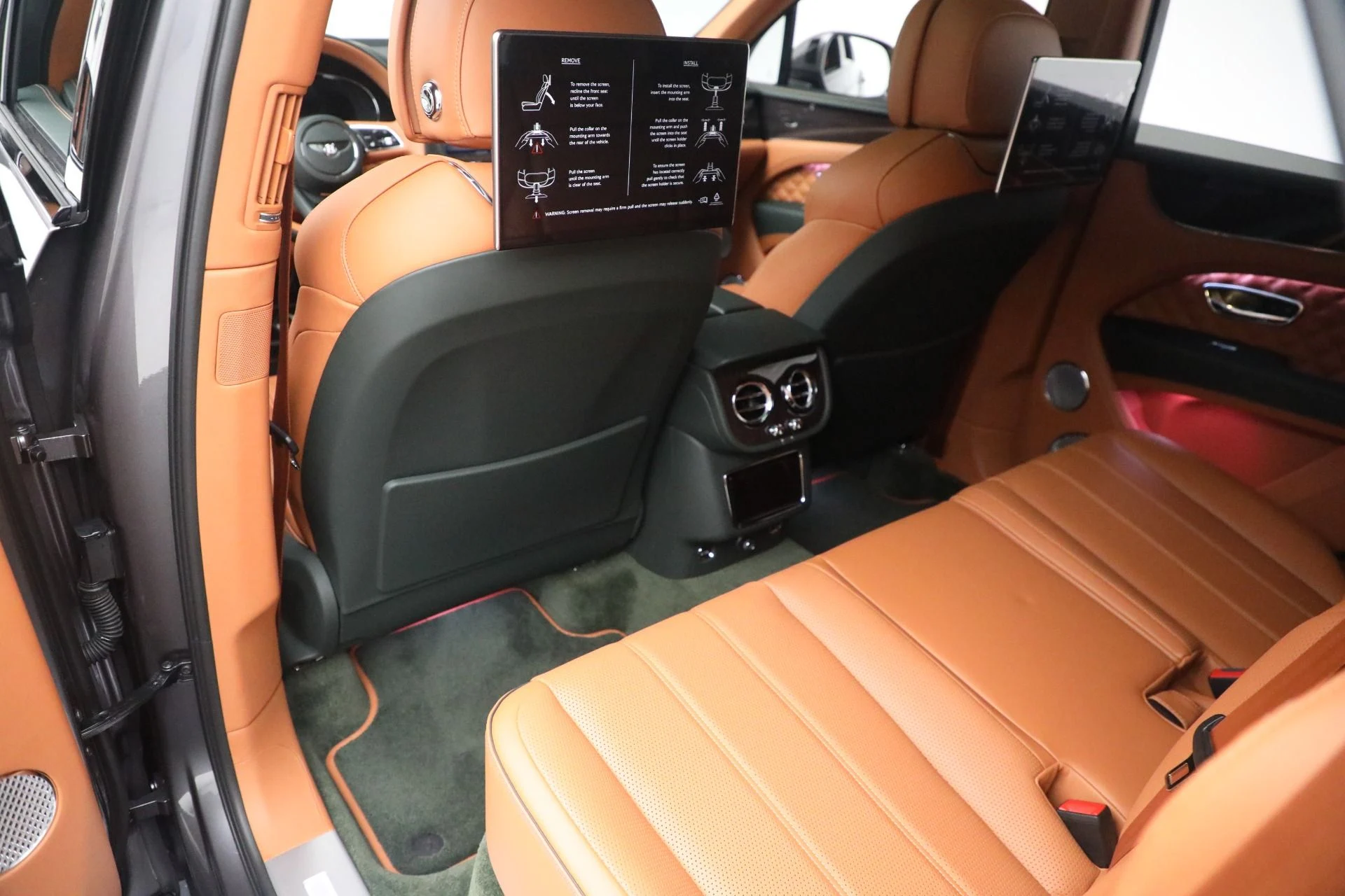 mph026_2408323990_Used_2023_Bentley_Bentayga_Azure_Hybrid_1721850994_63b07b4743