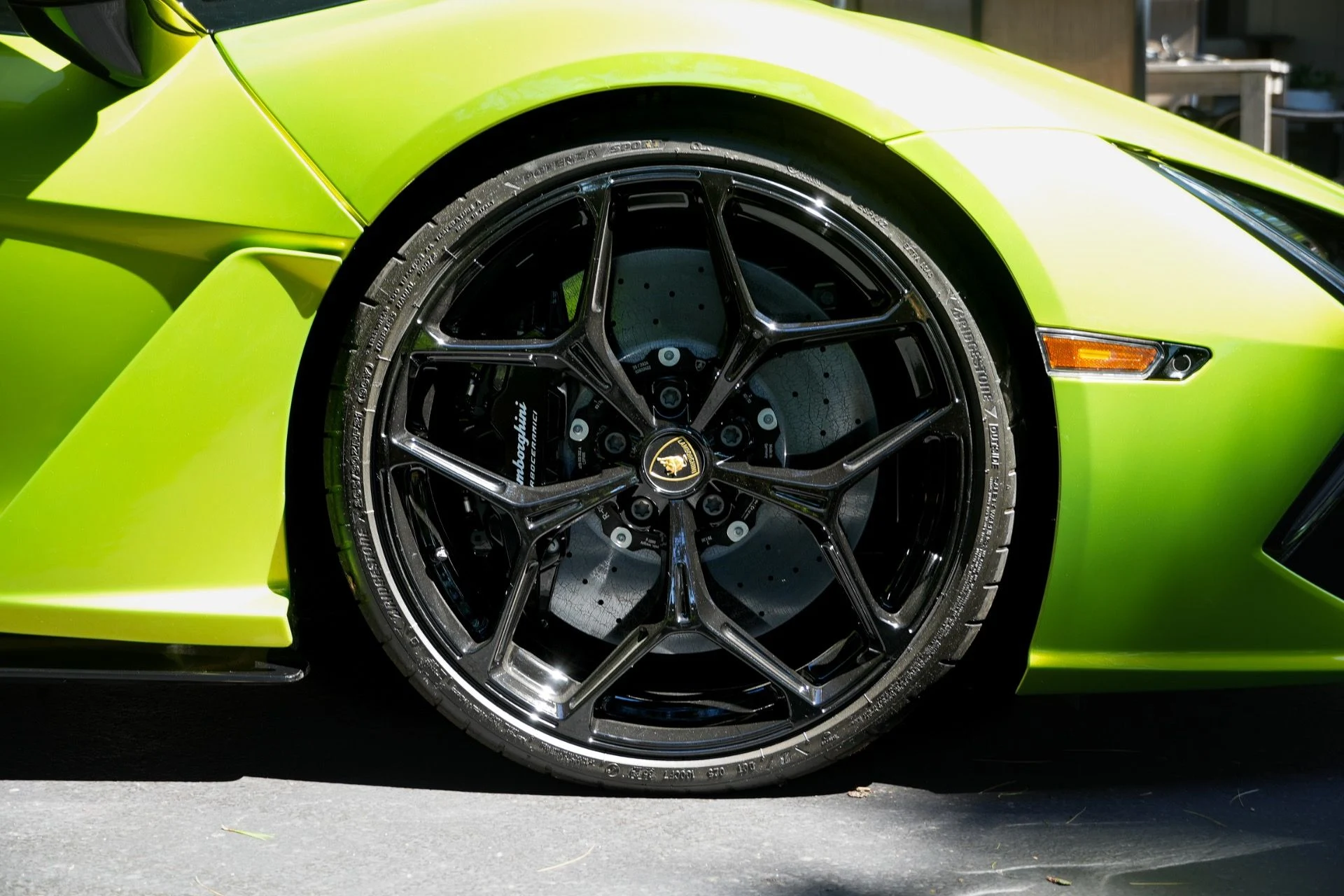 mph026_2435774337_Used_2025_Lamborghini_Revuelto_1781291405_5d6cc8b7ae