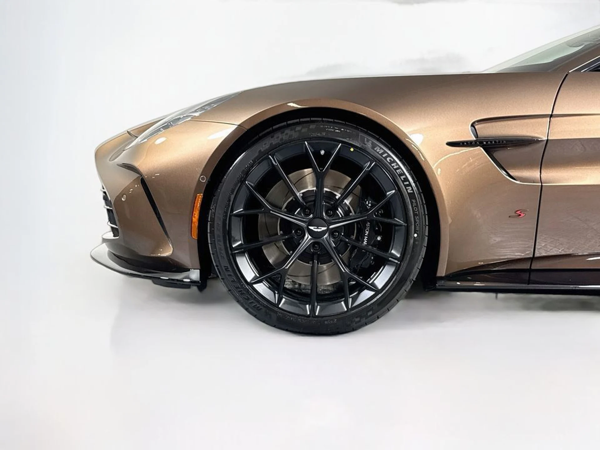 mph026_2436950521_new_2026_aston_martin_vantage_sroadster_11350_23067104_27_1024_aeb969ab55