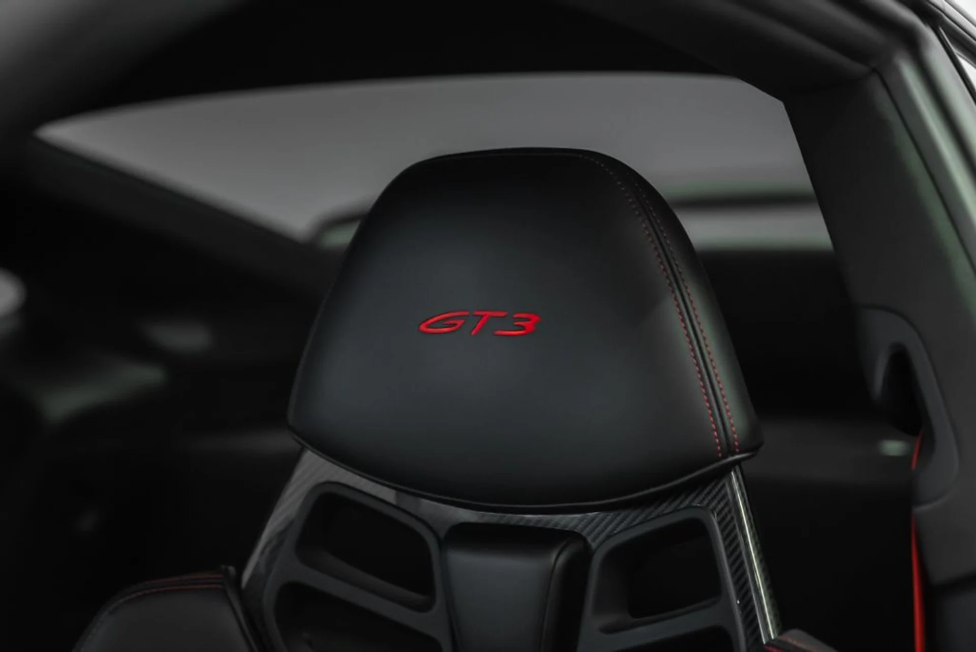 mph026_2437051505_porsche_911_2022_6bd2e35cb2