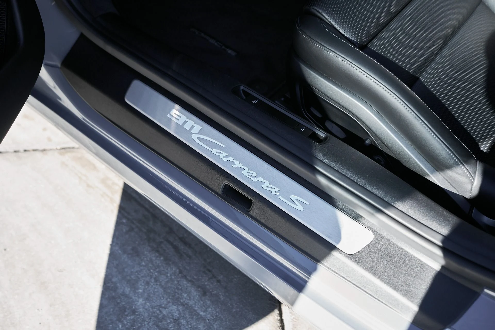 mph026_2437272626_Used_2024_Porsche_911_Carrera_S_1763676121_a2cfee68c2