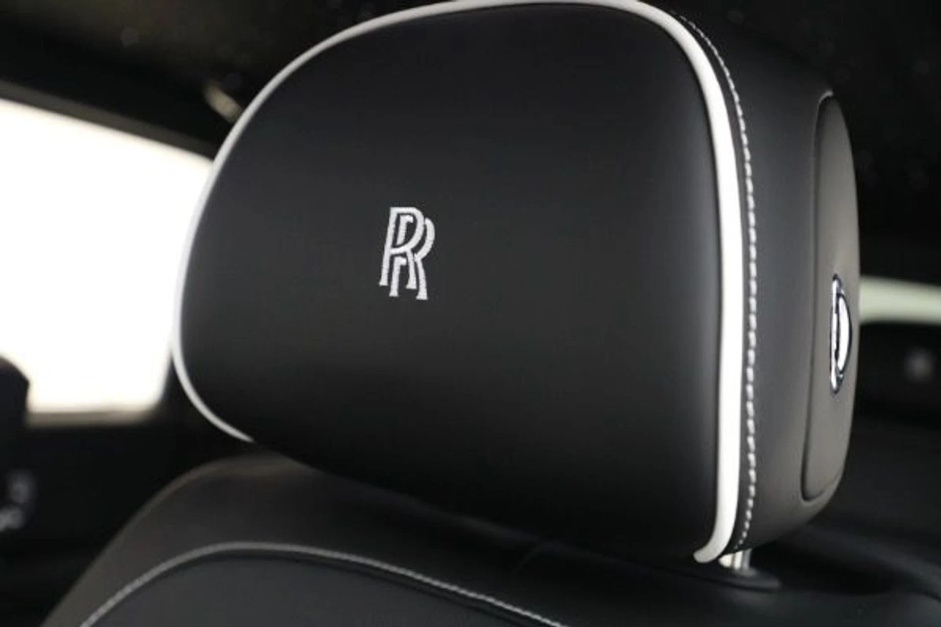 mph026_2438781661_New_2026_Rolls_Royce_Cullinan_9d3481f4af