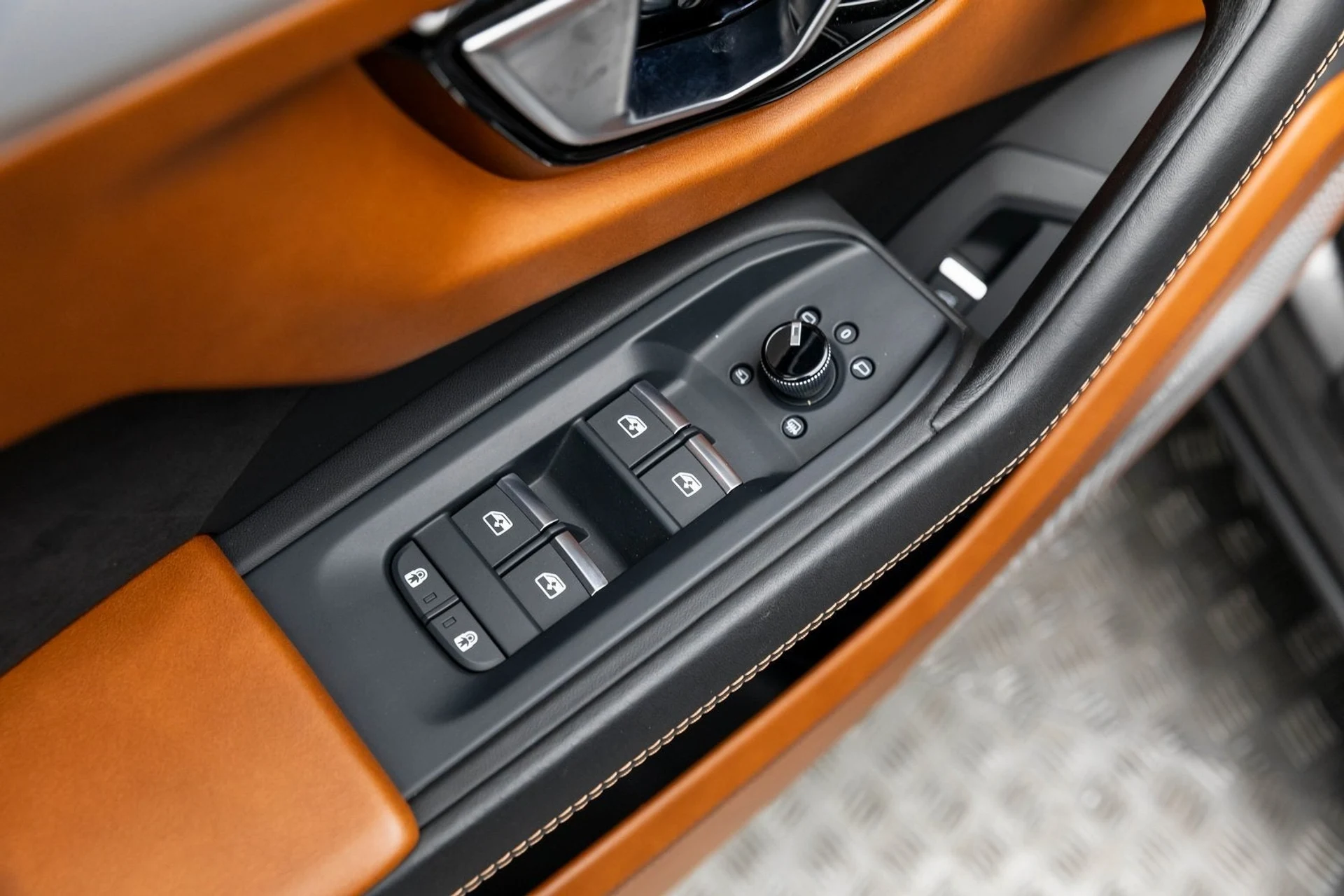 mph026_2452315322_27_548c555303