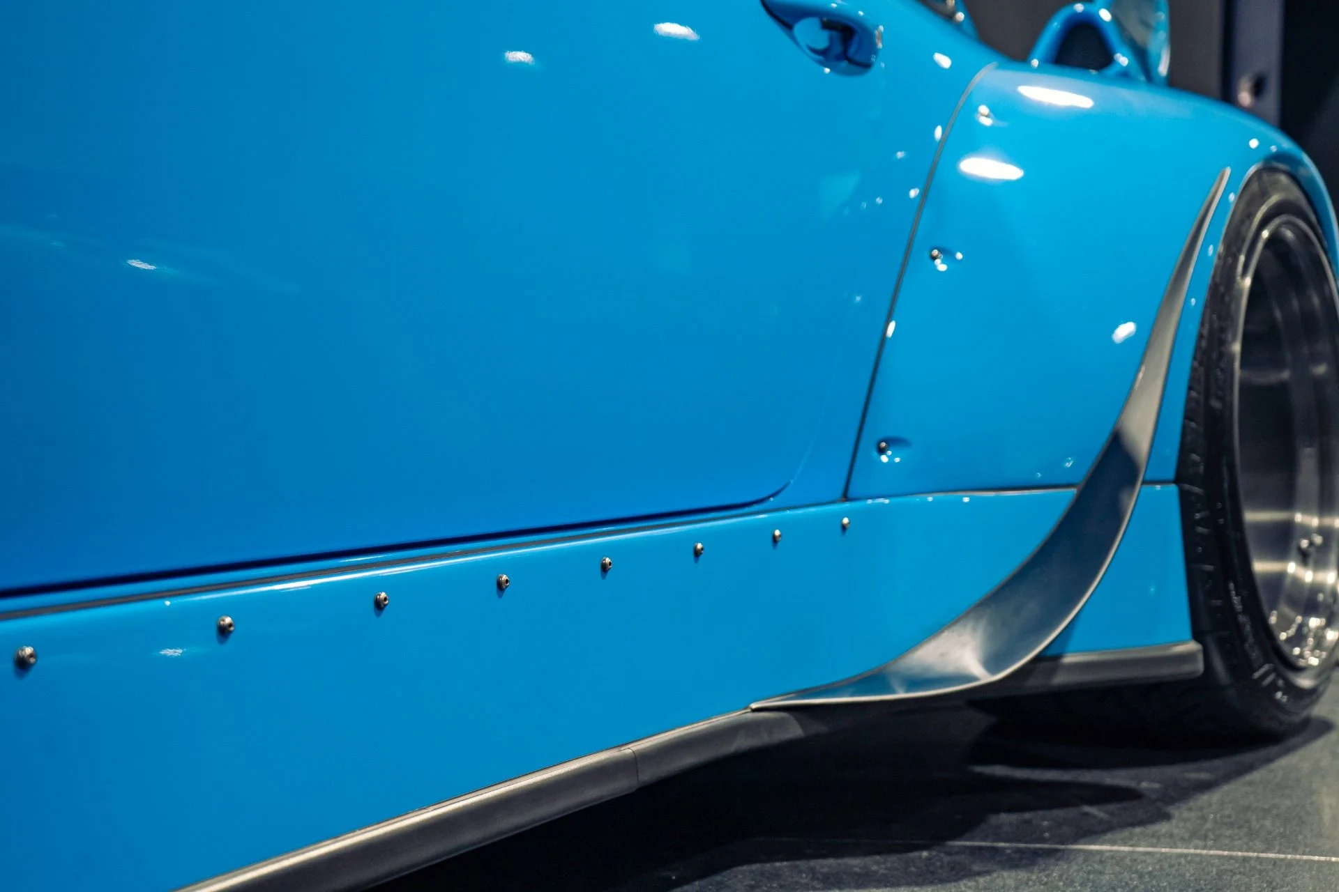 mph026_2456555404_Used_1995_Porsche_911_Carrera_RWB_LA_1_Riviera_Blue_1775600553_e3d9a9755d