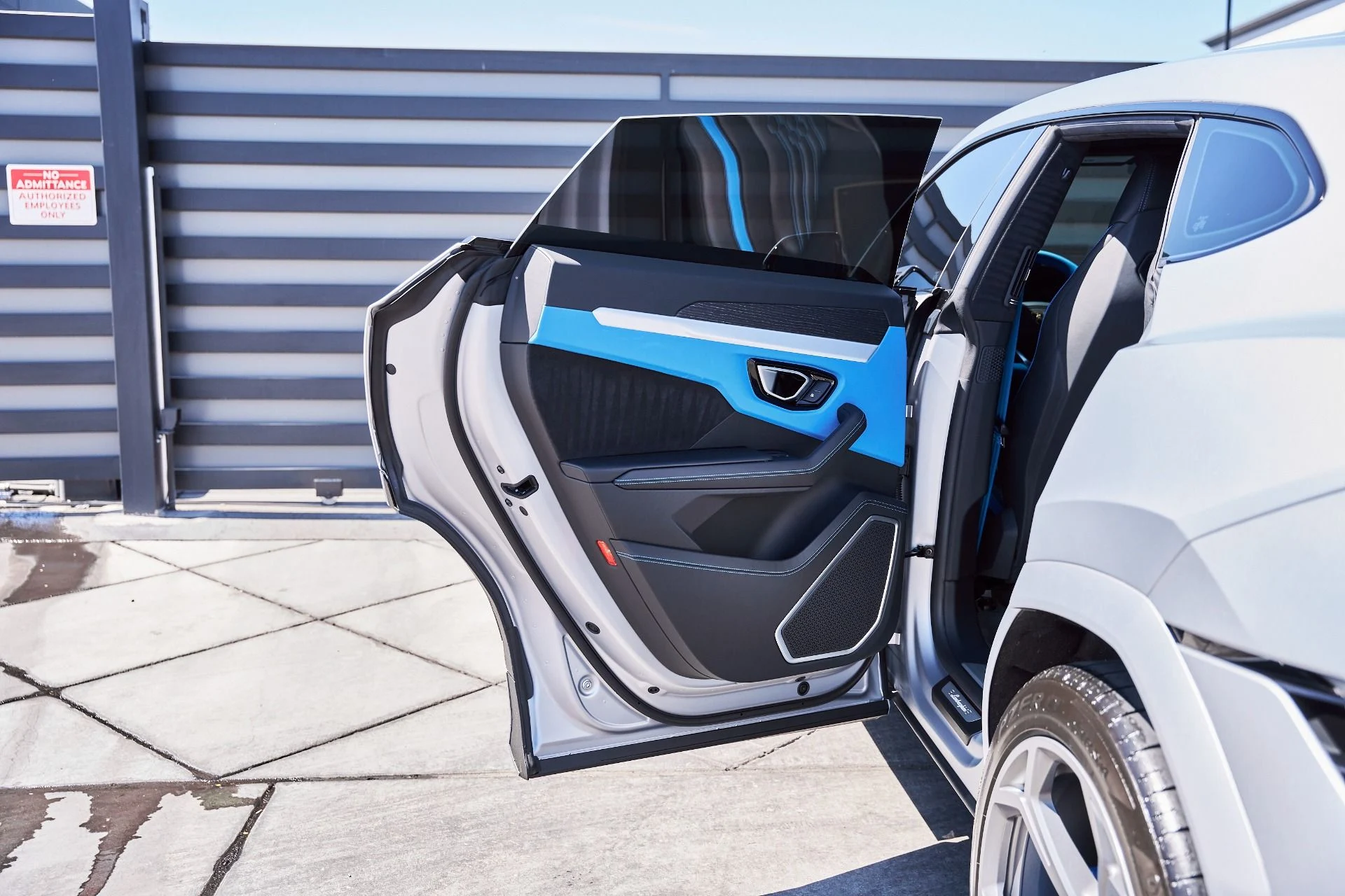 mph026_2460411881_Used_2024_Lamborghini_Urus_S_1775866725_90526afdbb