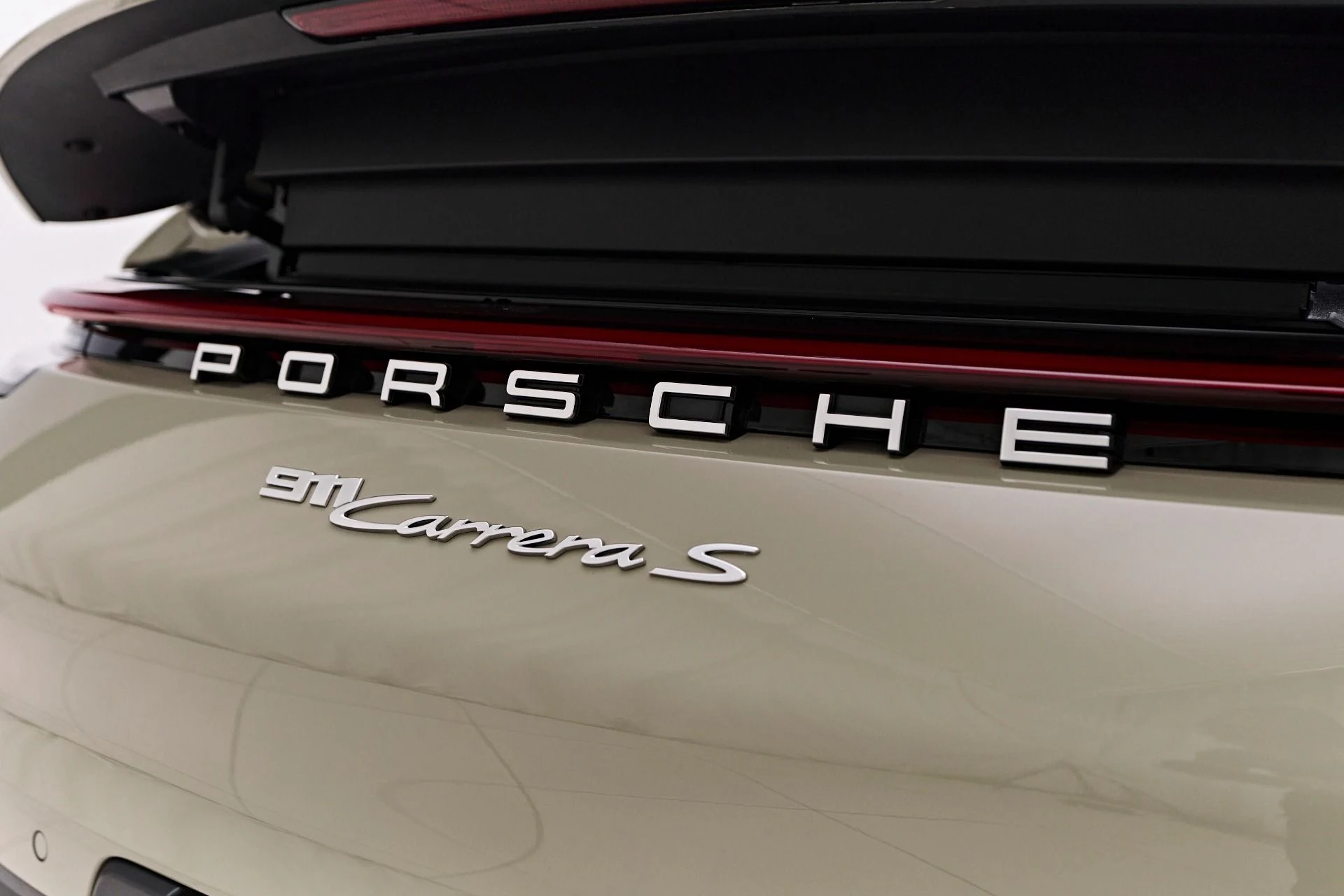mph026_2472753013_Used_2022_Porsche_911_Carrera_S_1759192891_9fe6209705