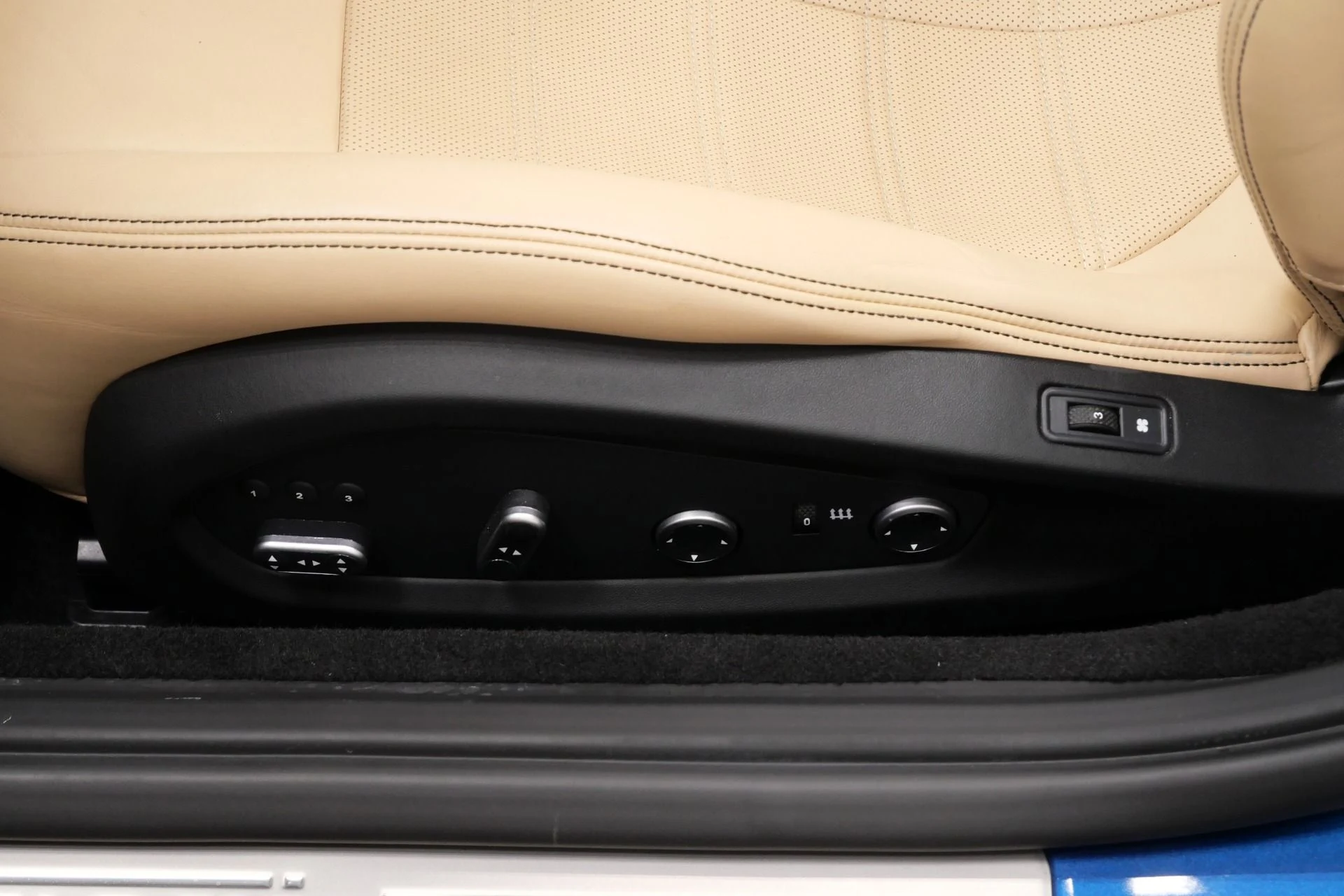 mph026_2476477981_Used_2017_Ferrari_California_T_1759252098_85bb2323fa
