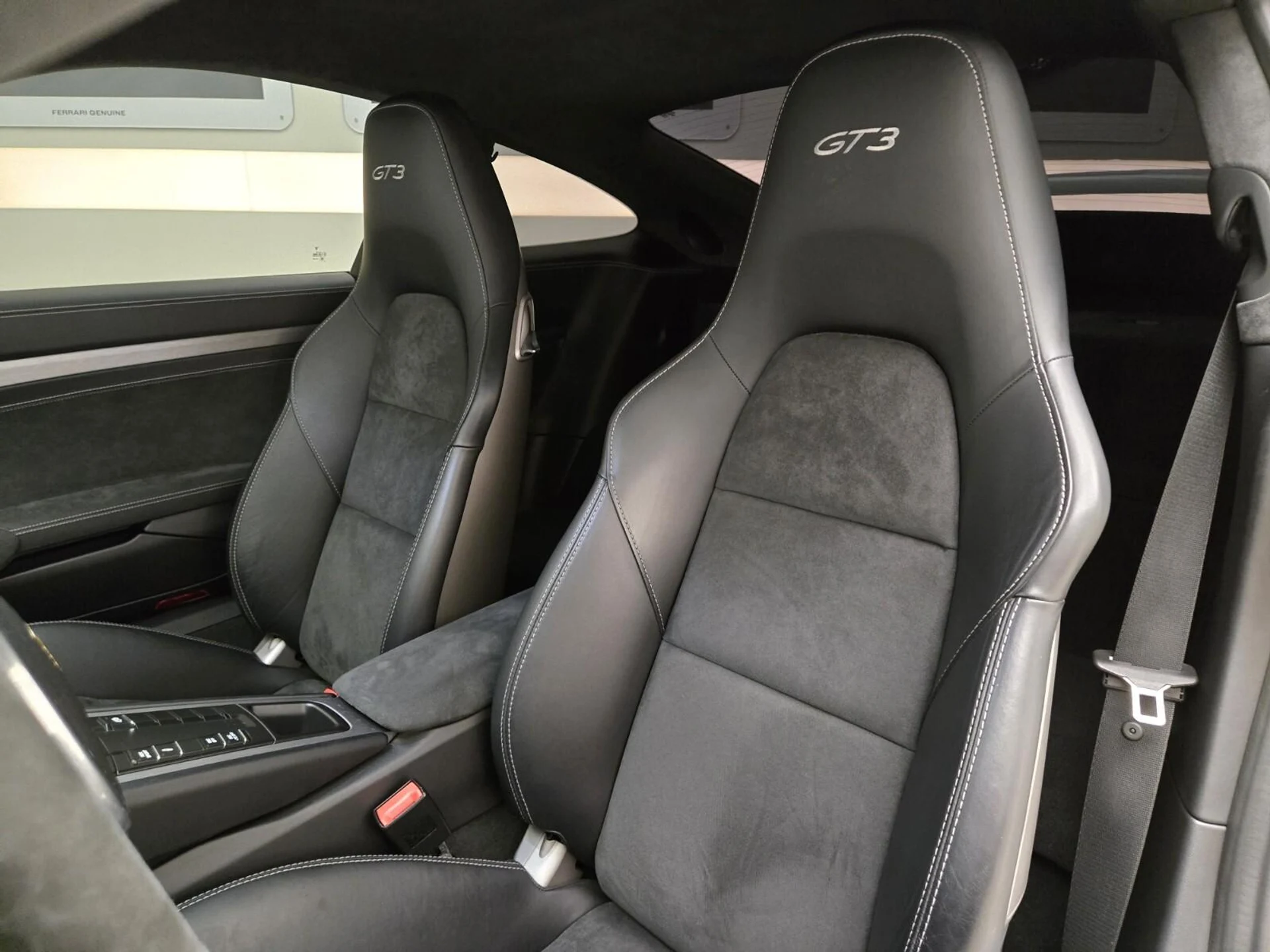mph026_2477113430_Used_2015_Porsche_911_GT_3_1756192123_c57b6f093f