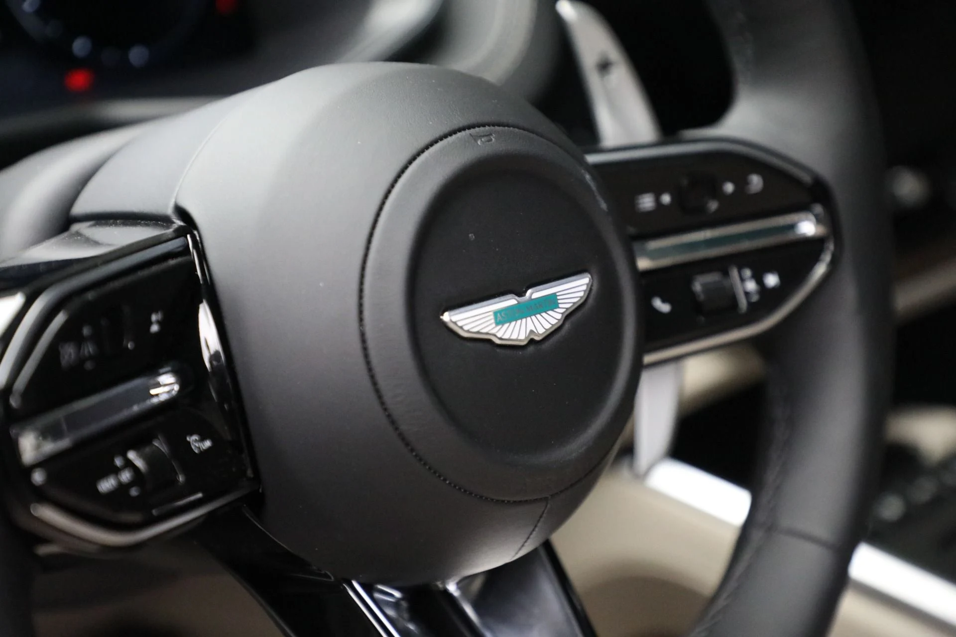 mph026_2477586298_New_2025_Aston_Martin_DBX_707_e5deb57ebd