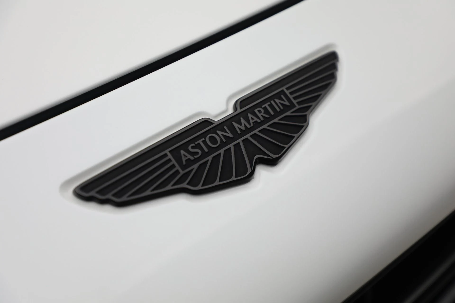 mph026_2486831180_New_2025_Aston_Martin_DBX_707_707_26112a606e