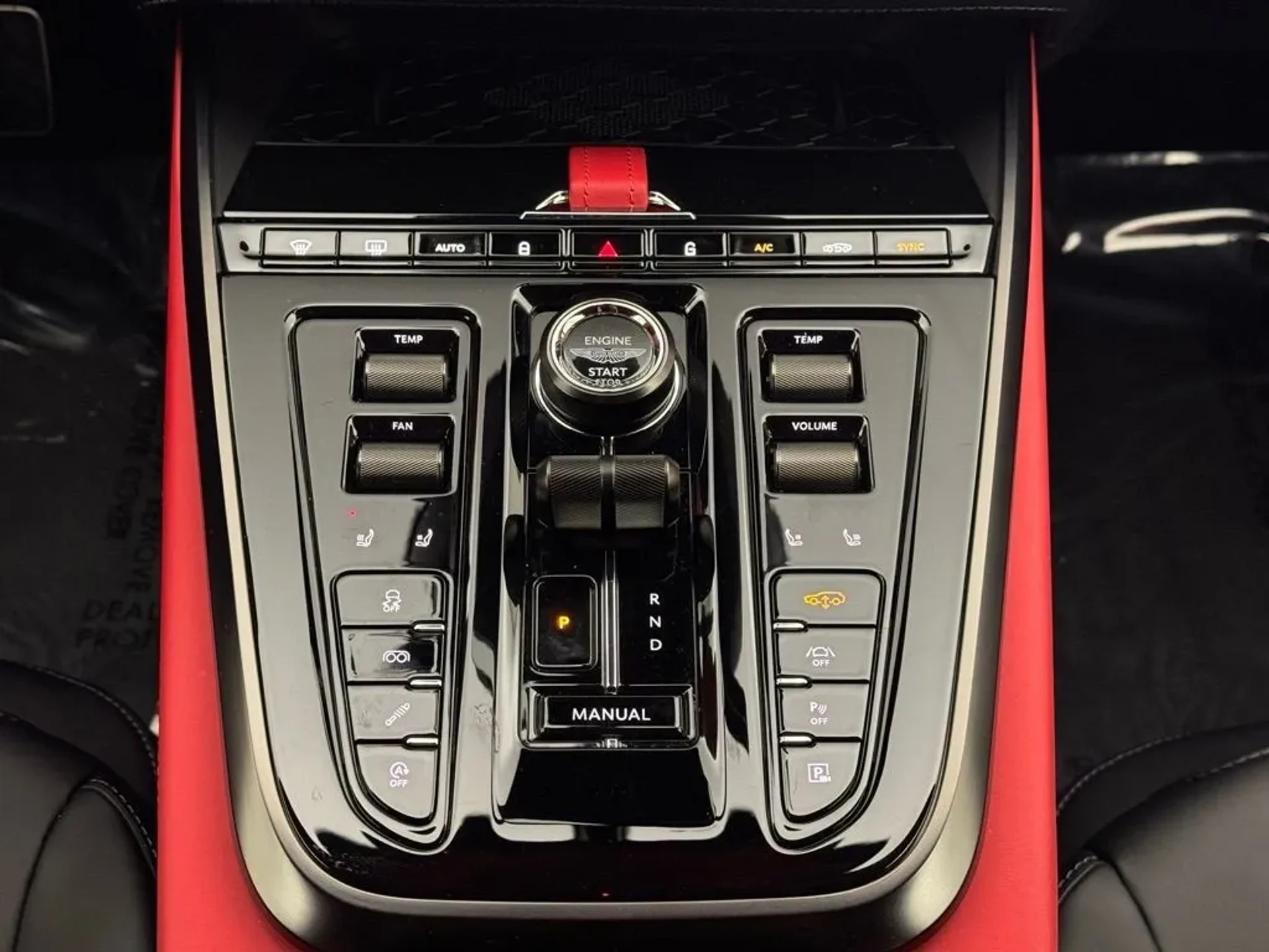 mph026_2491485807_4zvo0d84acdwd2ru61sktu1vub3a_8989de3feb