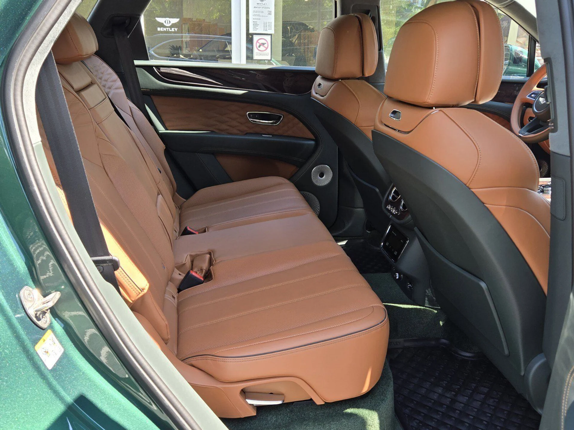 mph026_2493159959_d746c6082e9a9f8df509c66203695895x_61561a3709