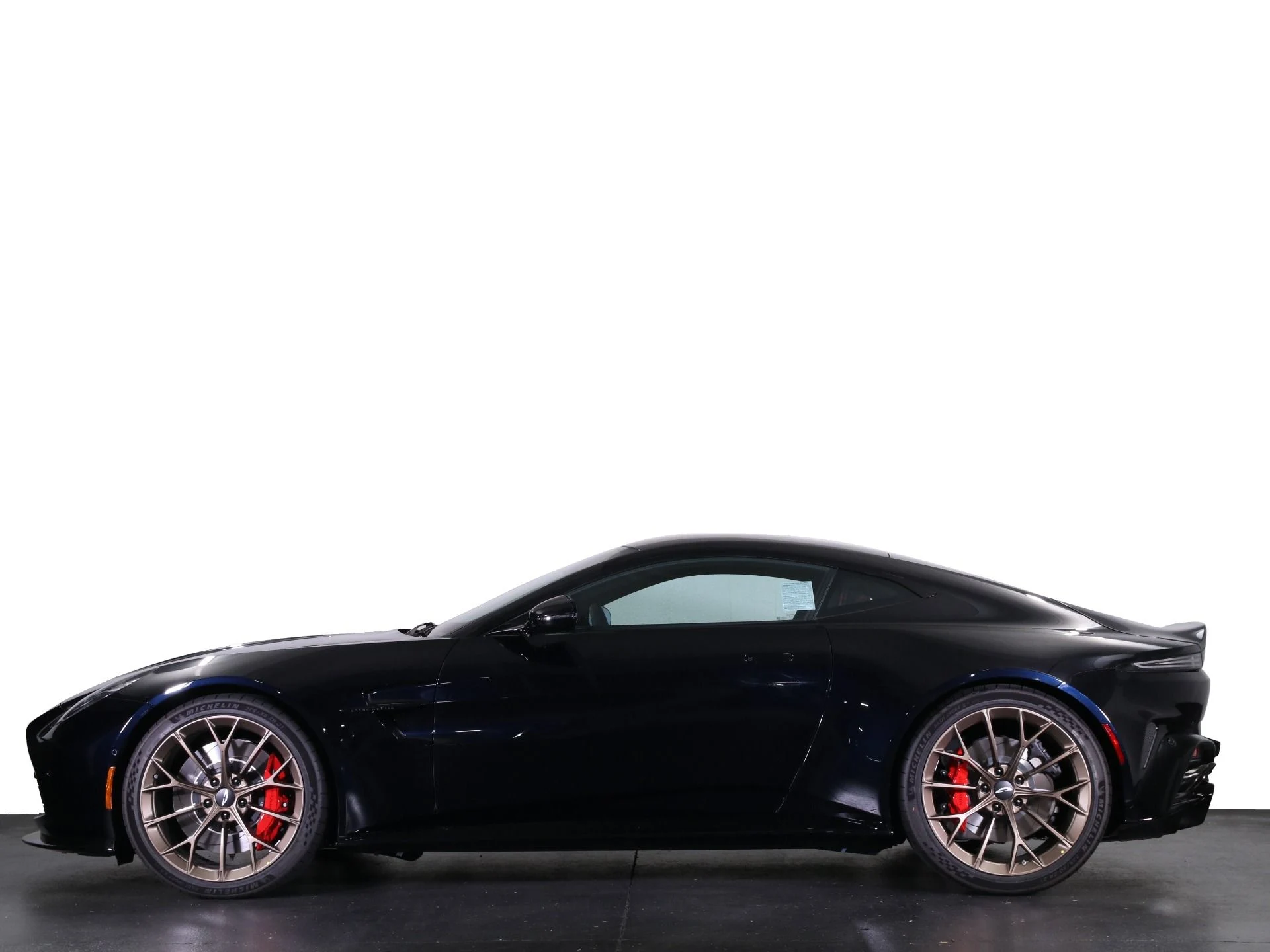 mph026_2496154256_New_2025_Aston_Martin_Vantage_1768457462_1101fc0a82