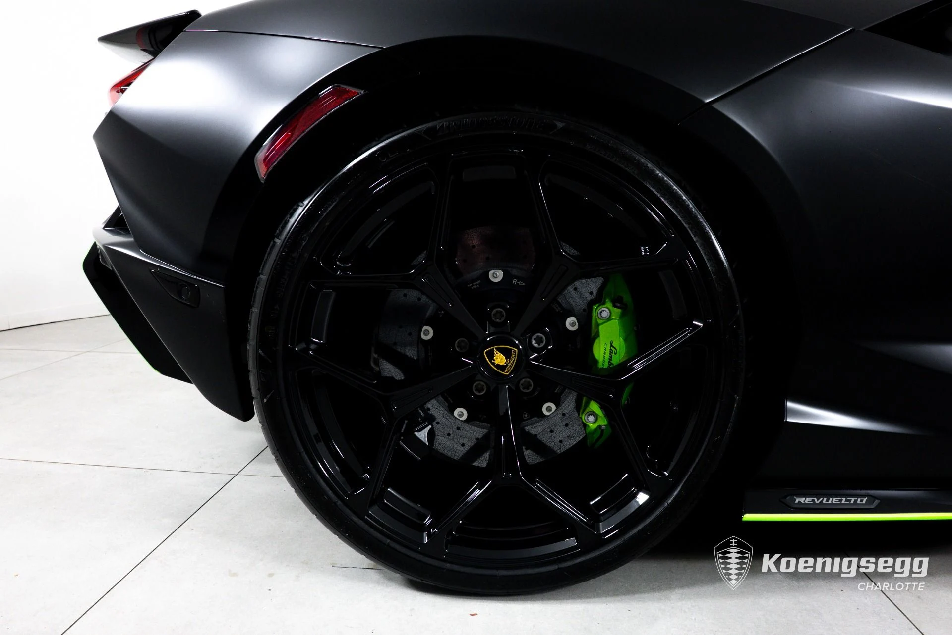 mph026_2496494911_Used_2024_Lamborghini_Revuelto_1783439942_5e3d850869
