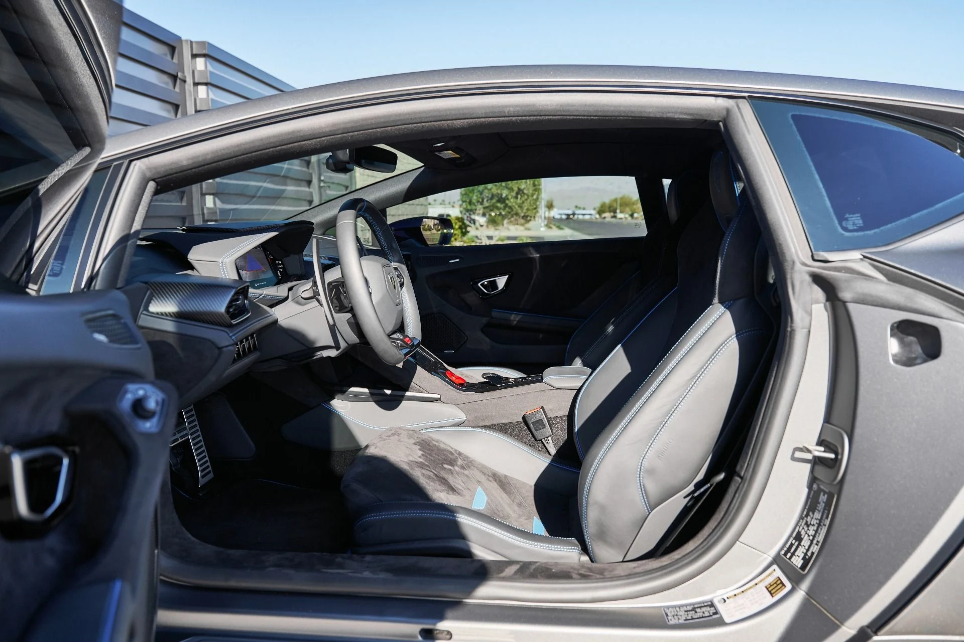 mph026_2498827642_Used_2023_Lamborghini_Huracan_Tecnica_Base_1766024586_1c66b9673e