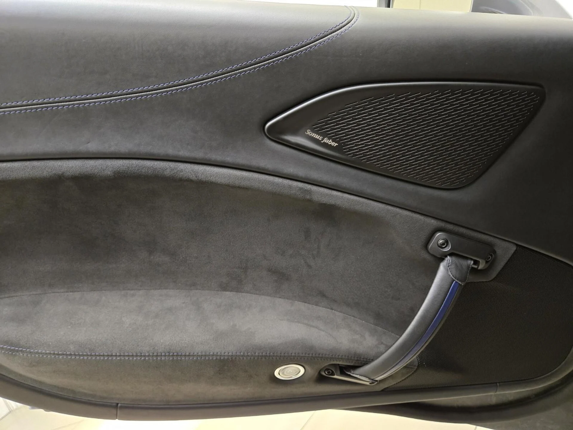 mph026_2500440789_Used_2022_Maserati_MC_20_1767077626_9955c33b65