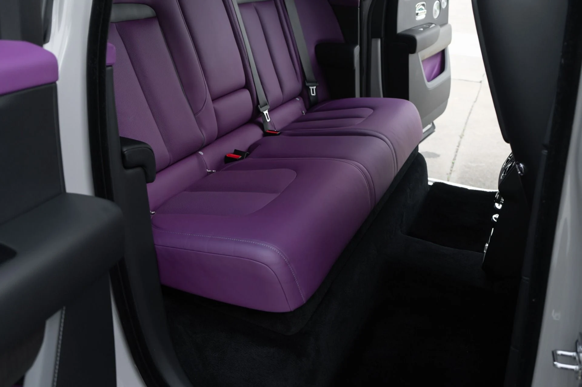 mph026_2501450172_Used_2024_Rolls_Royce_Cullinan_1772750182_2ef13130ee