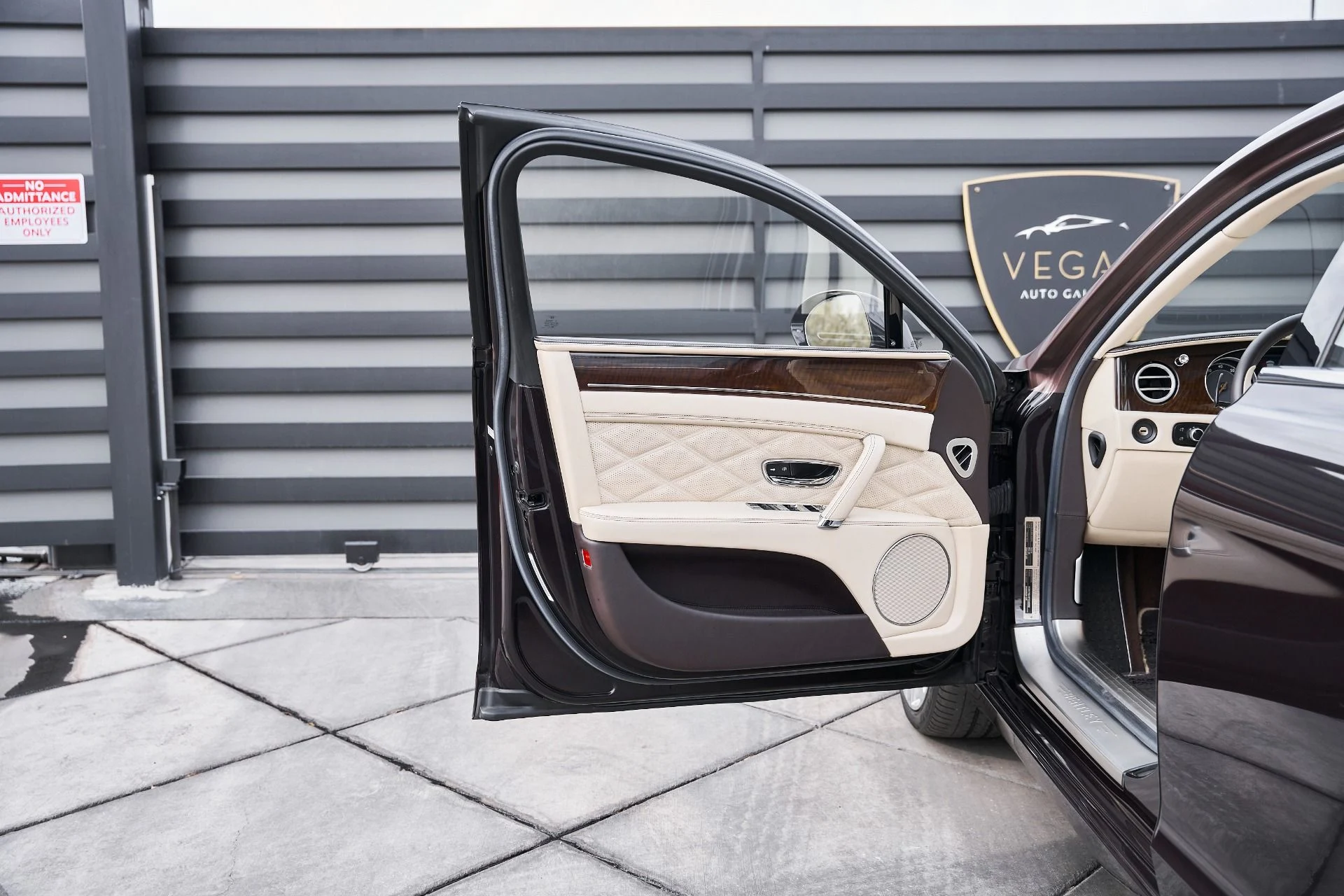 mph026_2501821725_Used_2015_Bentley_Flying_Spur_V8_1769278339_5a1fb40fb2