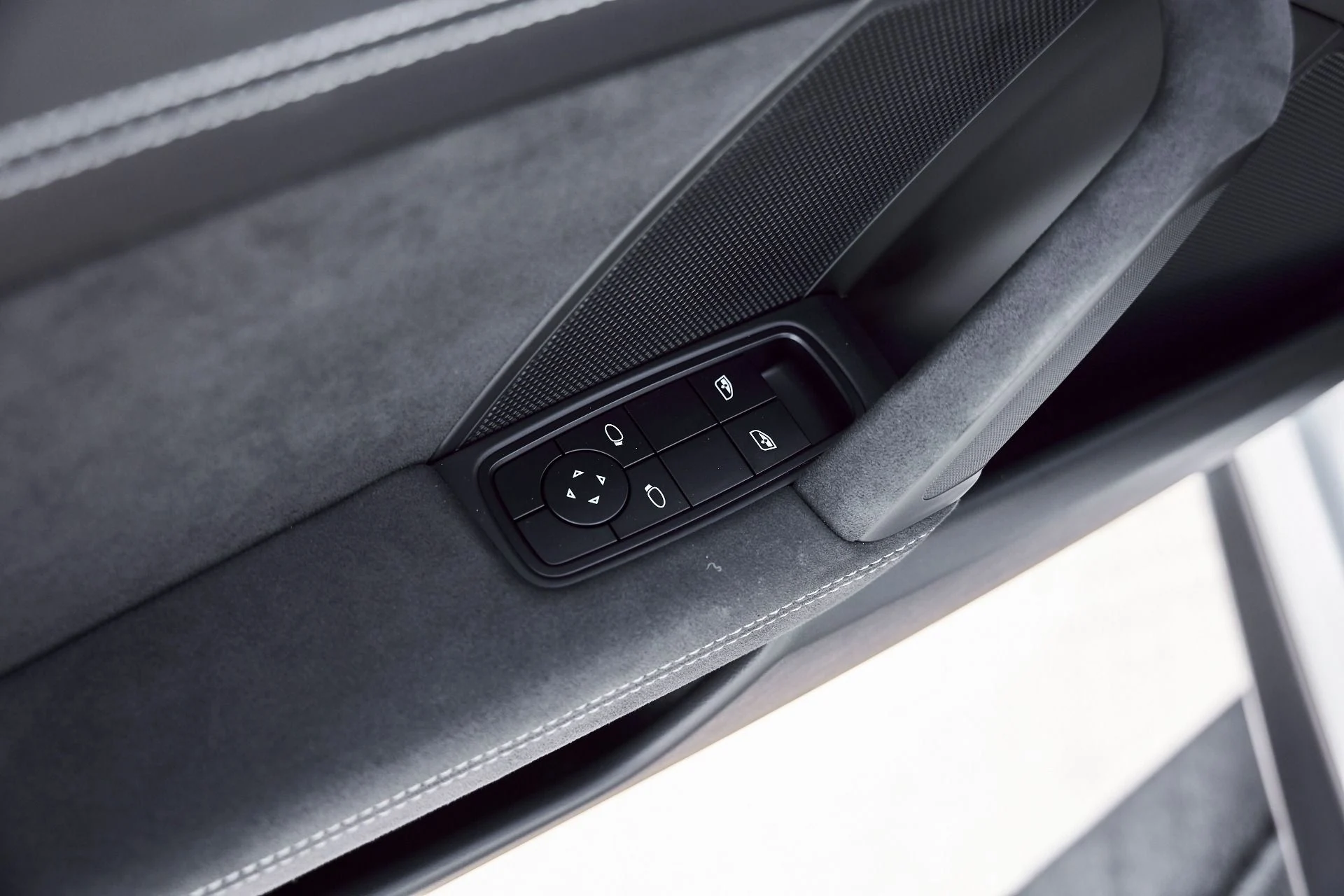 mph026_2509860240_Used_2022_Porsche_911_GT_3_1773348895_5cc956a211