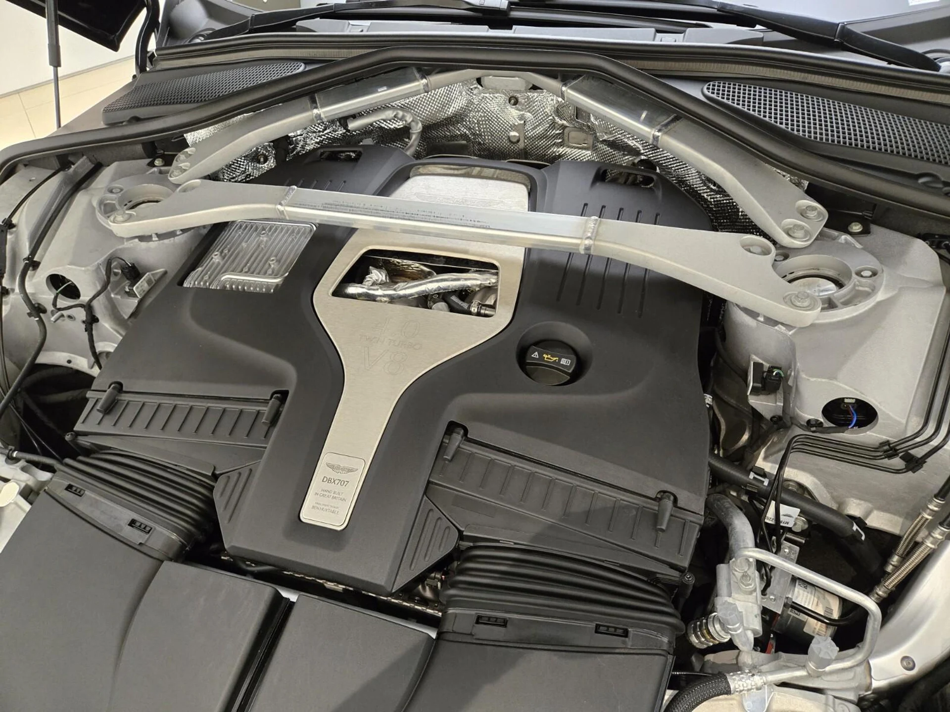 mph026_2511967447_New_2026_Aston_Martin_DBX_707_1761716907_399ea66315