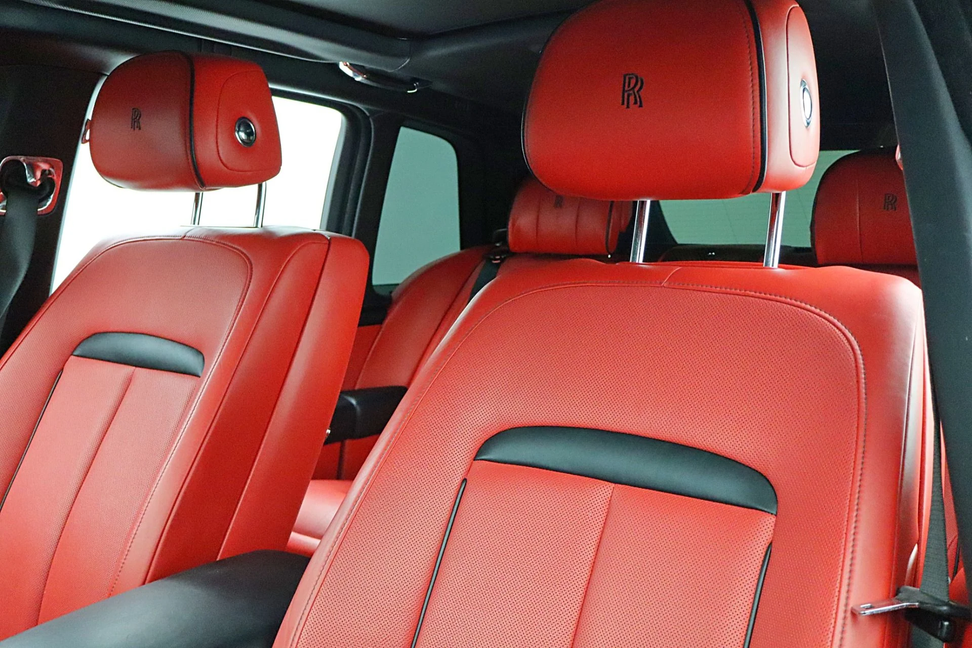 mph026_2520910326_Used_2019_Rolls_Royce_Cullinan_69030636ca