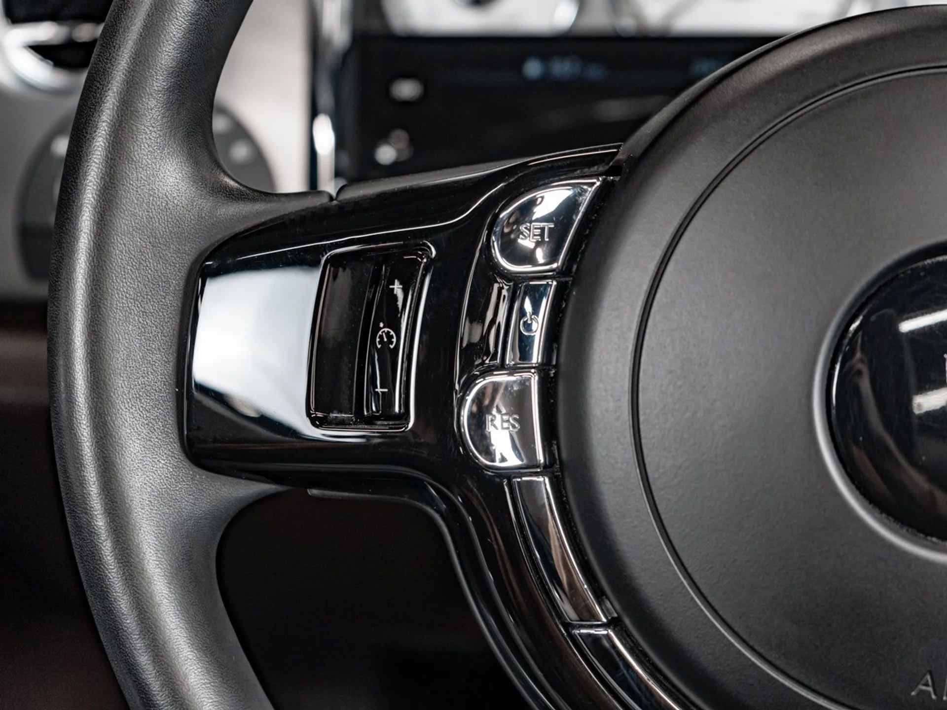 mph026_25232544_rolls_royce_dawn_2016_452e073fd9