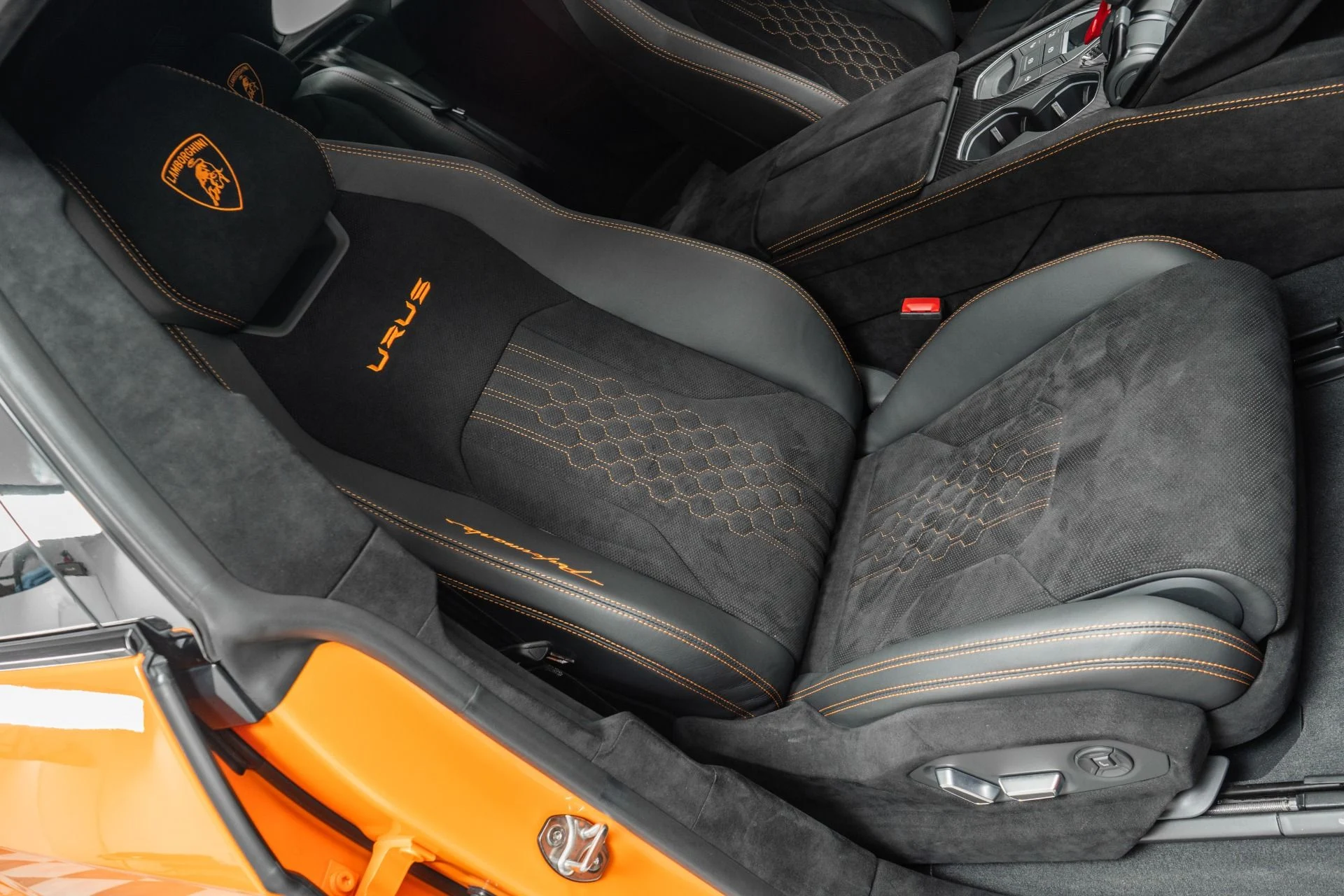 mph026_2532748873_Used_2024_Lamborghini_Urus_Performante_1779475320_5394b65577