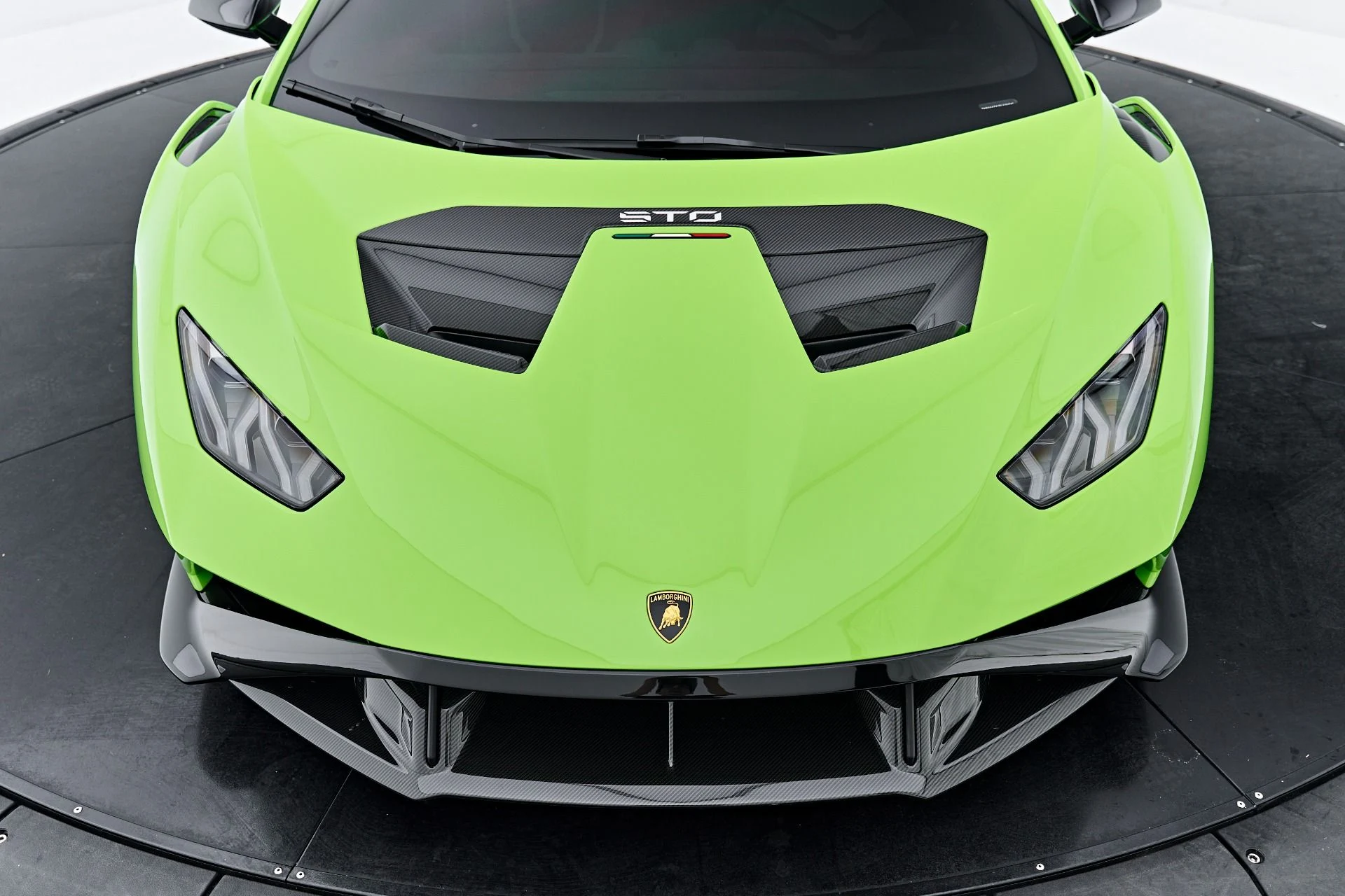 mph026_2547462236_Used_2024_Lamborghini_Huracan_STO_Base_1791998220_e9f4df5f42