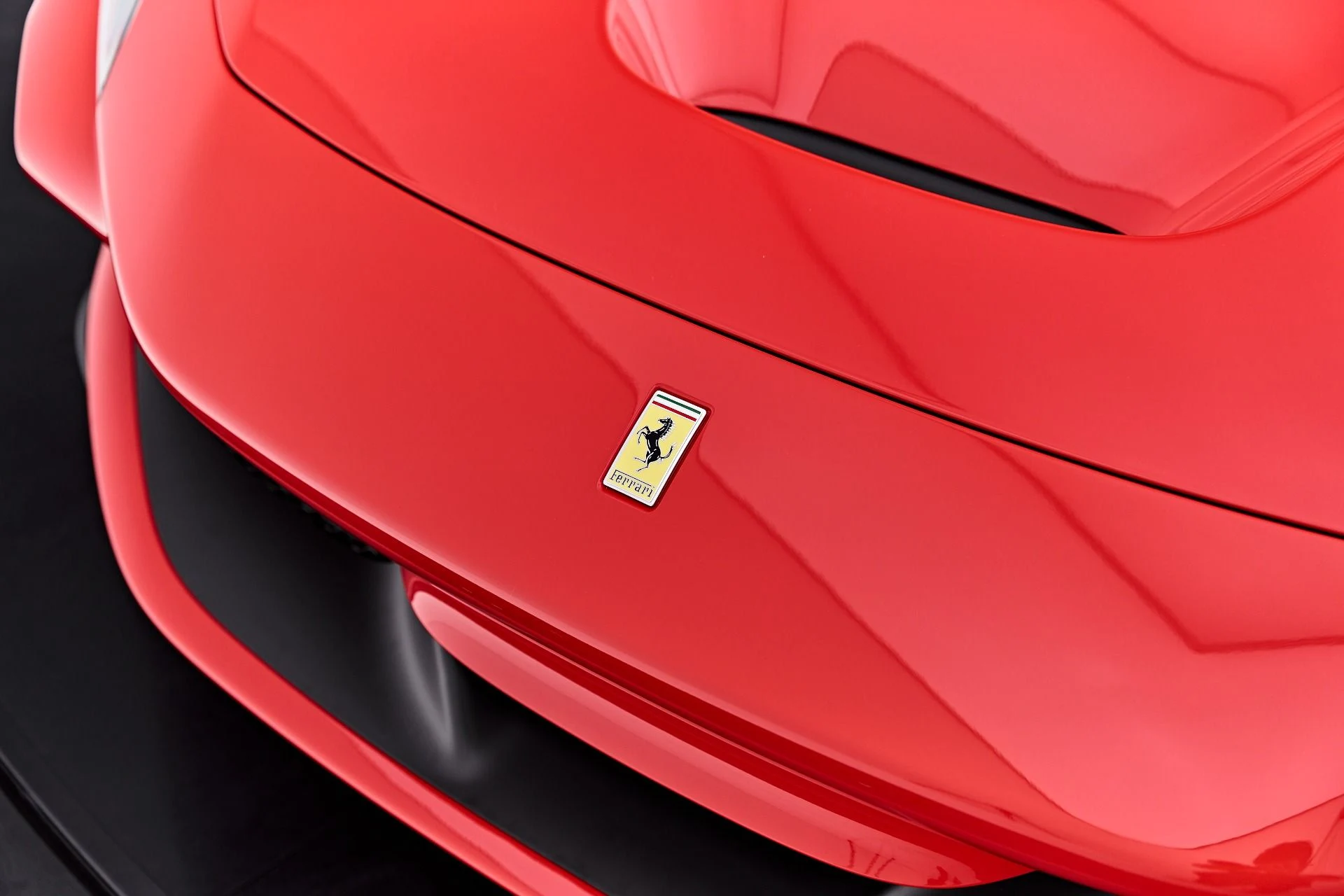 mph026_2547613947_Used_2020_Ferrari_F8_Tributo_Base_1787788426_8e2b39fc82