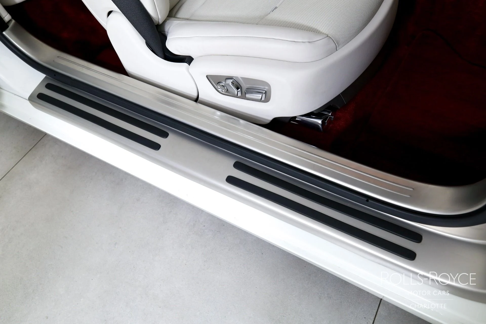 mph026_2554179480_Used_2020_Rolls_Royce_Dawn_1775592549_6c903858fe