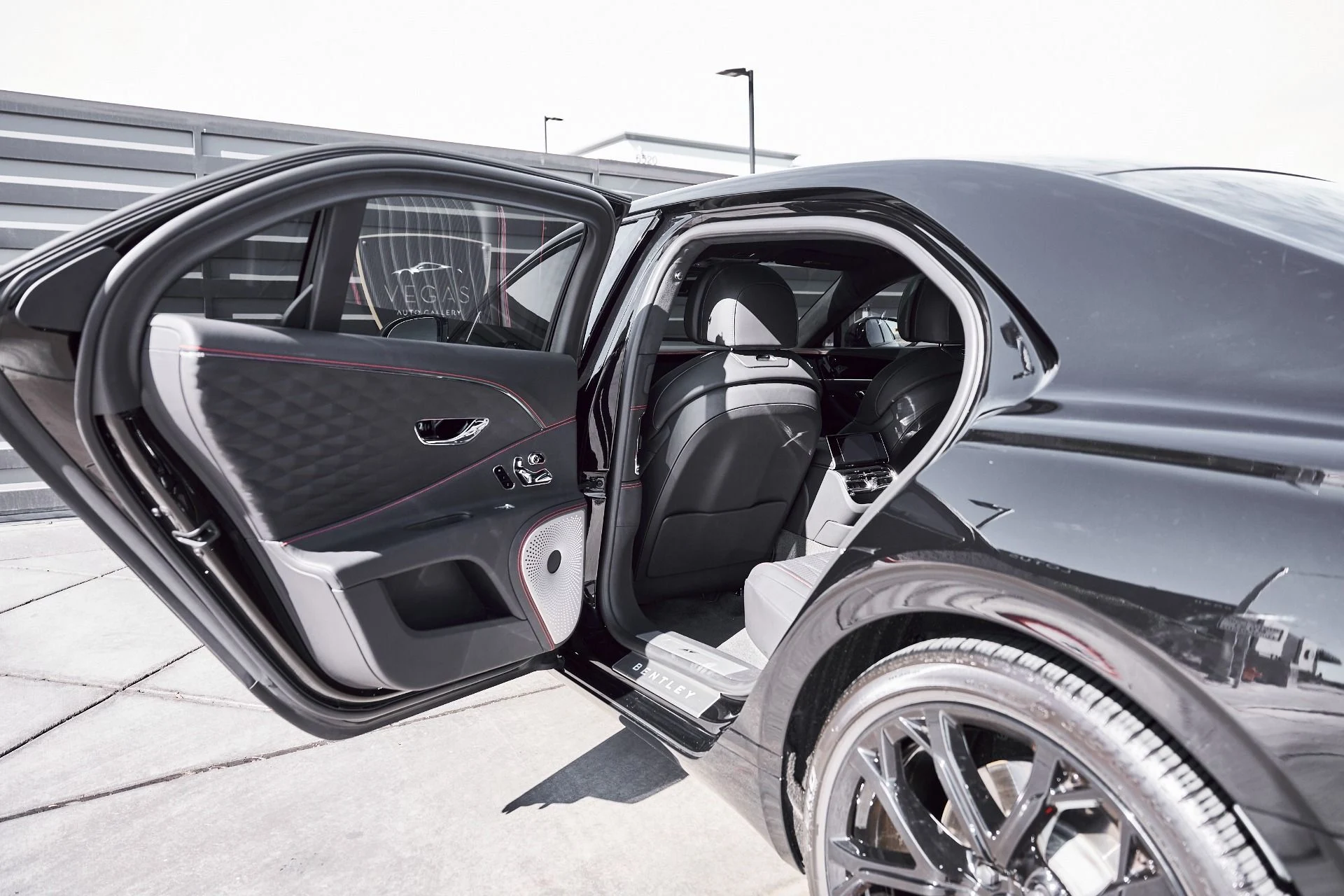 mph026_2558825419_Used_2023_Bentley_Flying_Spur_S_1770950660_ba1001b62b